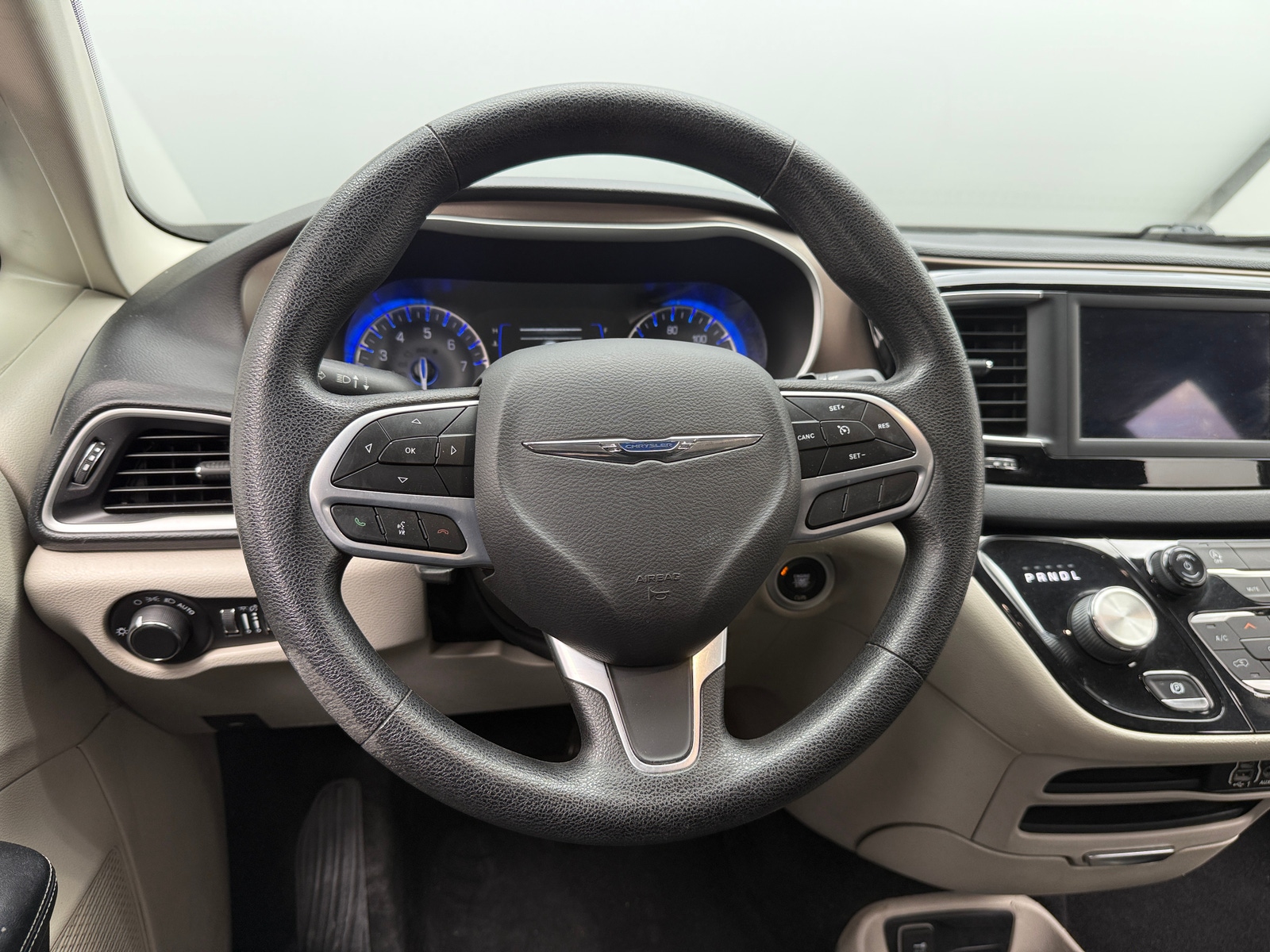 Thumbnail: 2021 Chrysler Voyager - 5