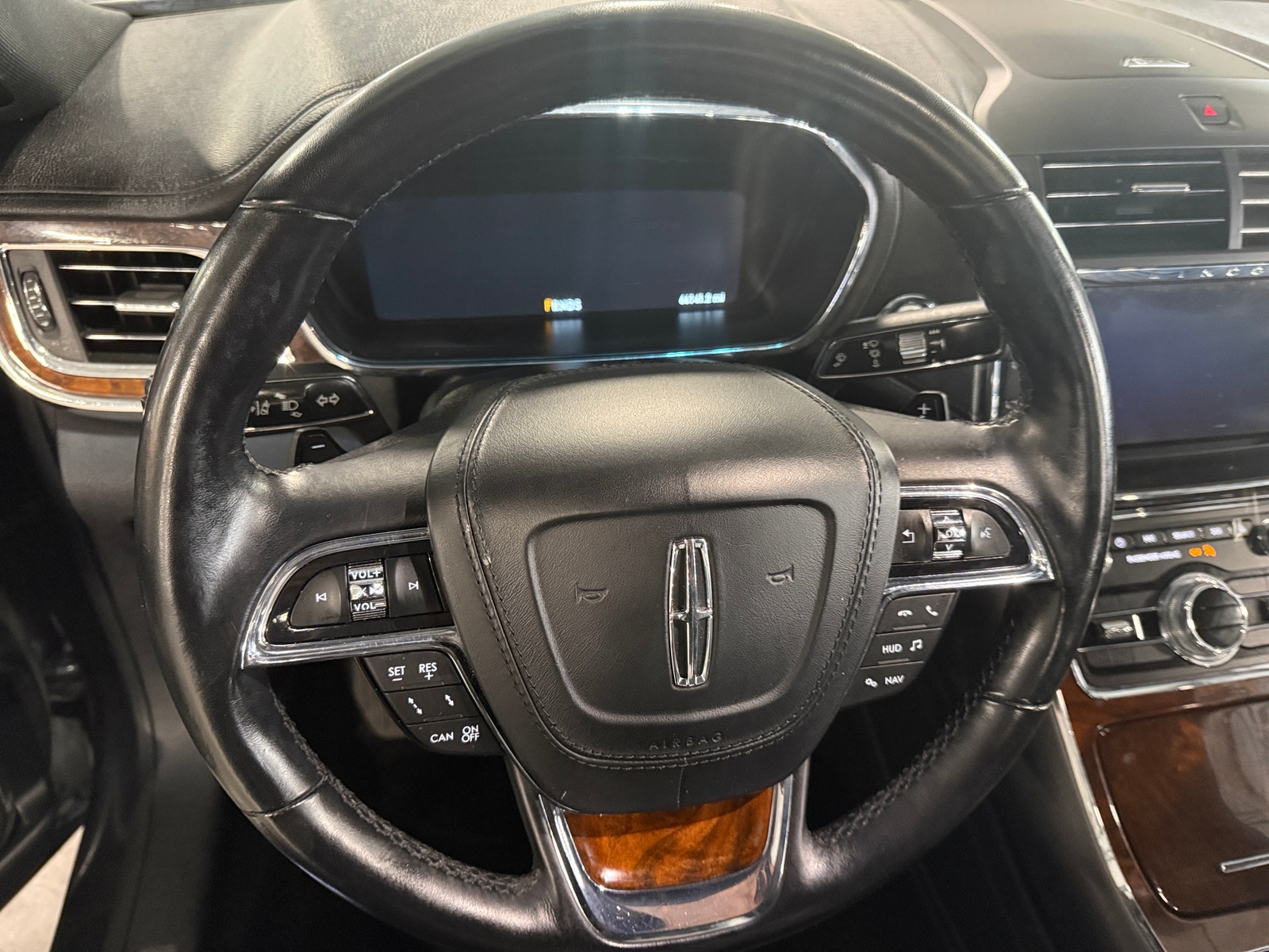 Thumbnail: 2018 Lincoln Continental - 4