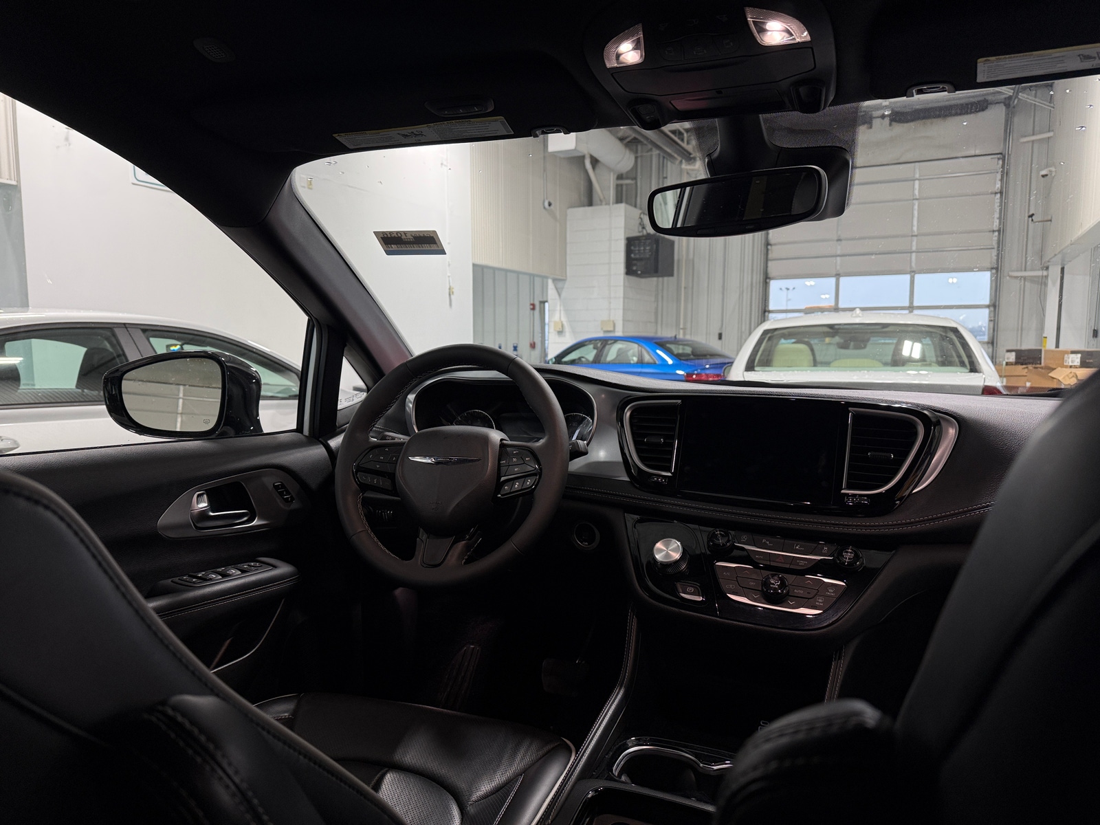 Thumbnail: 2025 Chrysler Pacifica - 4