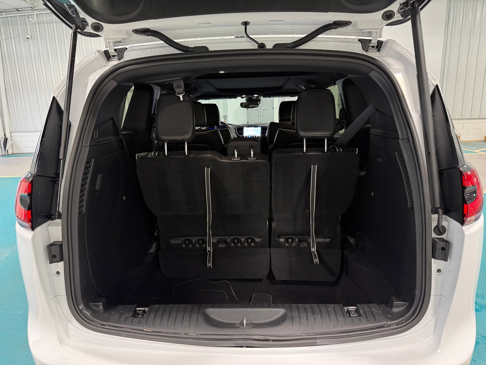 Thumbnail: 2025 Chrysler Pacifica - 6