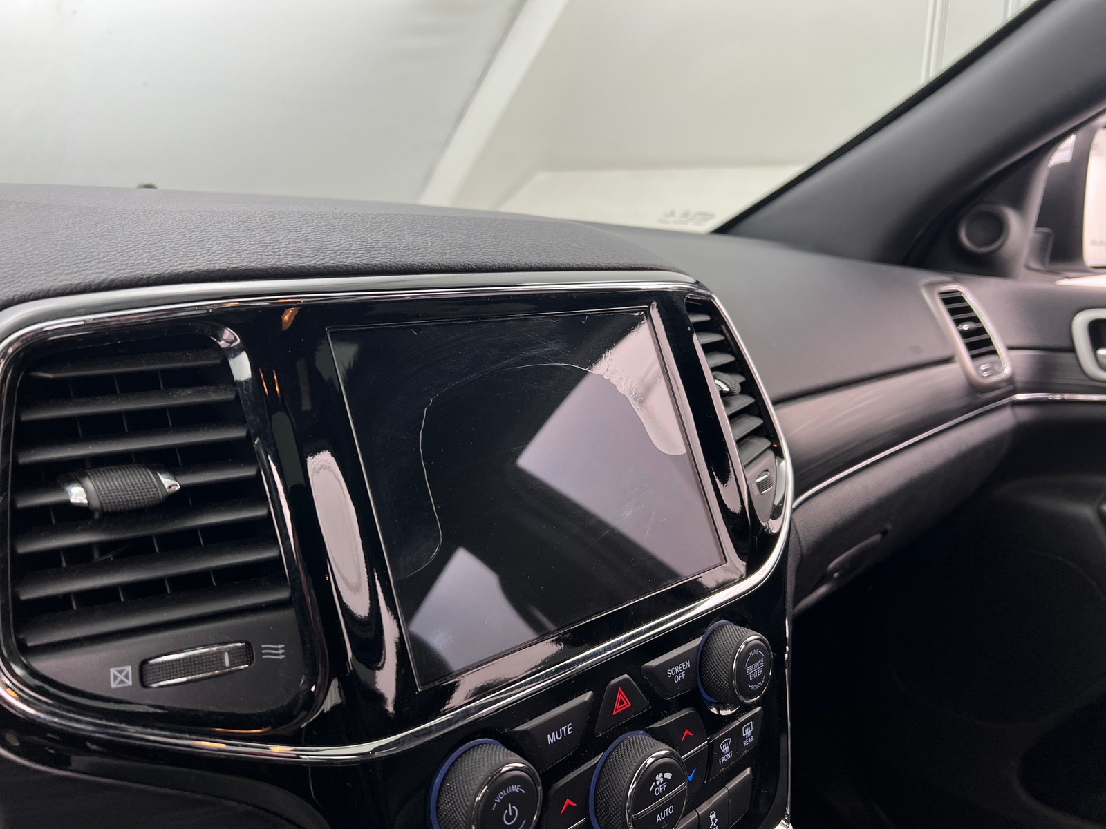 Thumbnail: 2019 Jeep Grand Cherokee - 3