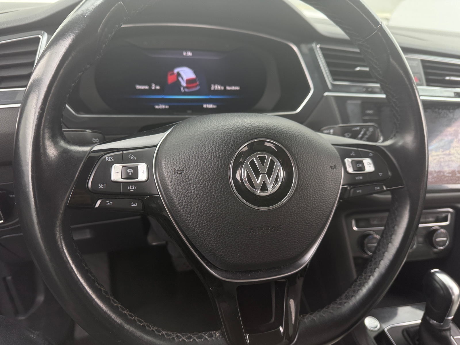 Thumbnail: 2019 Volkswagen Tiguan - 4