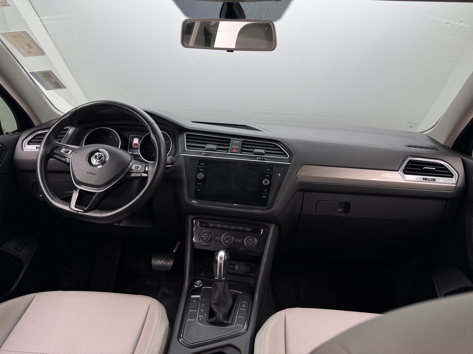 Thumbnail: 2018 Volkswagen Tiguan - 2