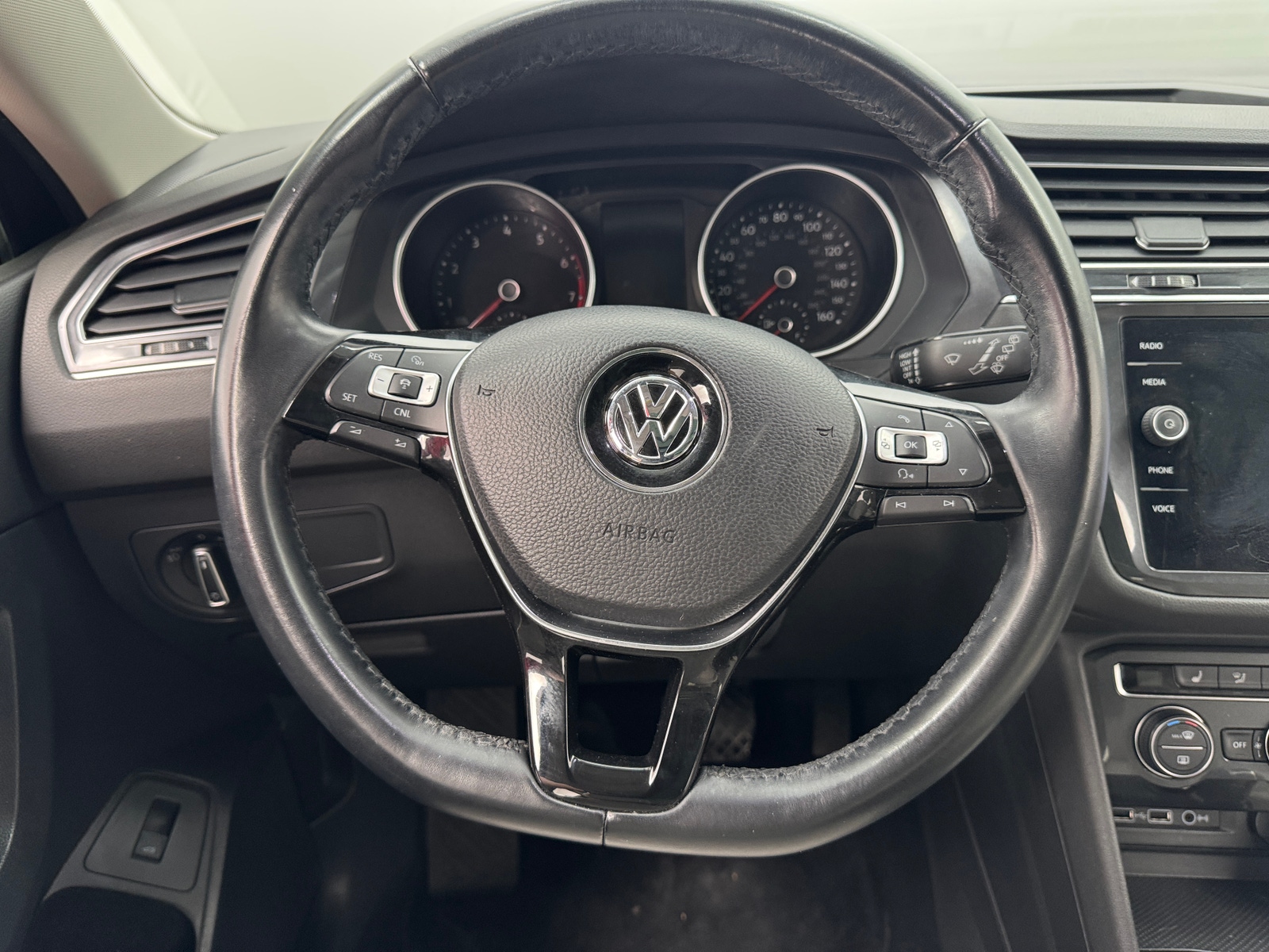 Thumbnail: 2018 Volkswagen Tiguan - 4