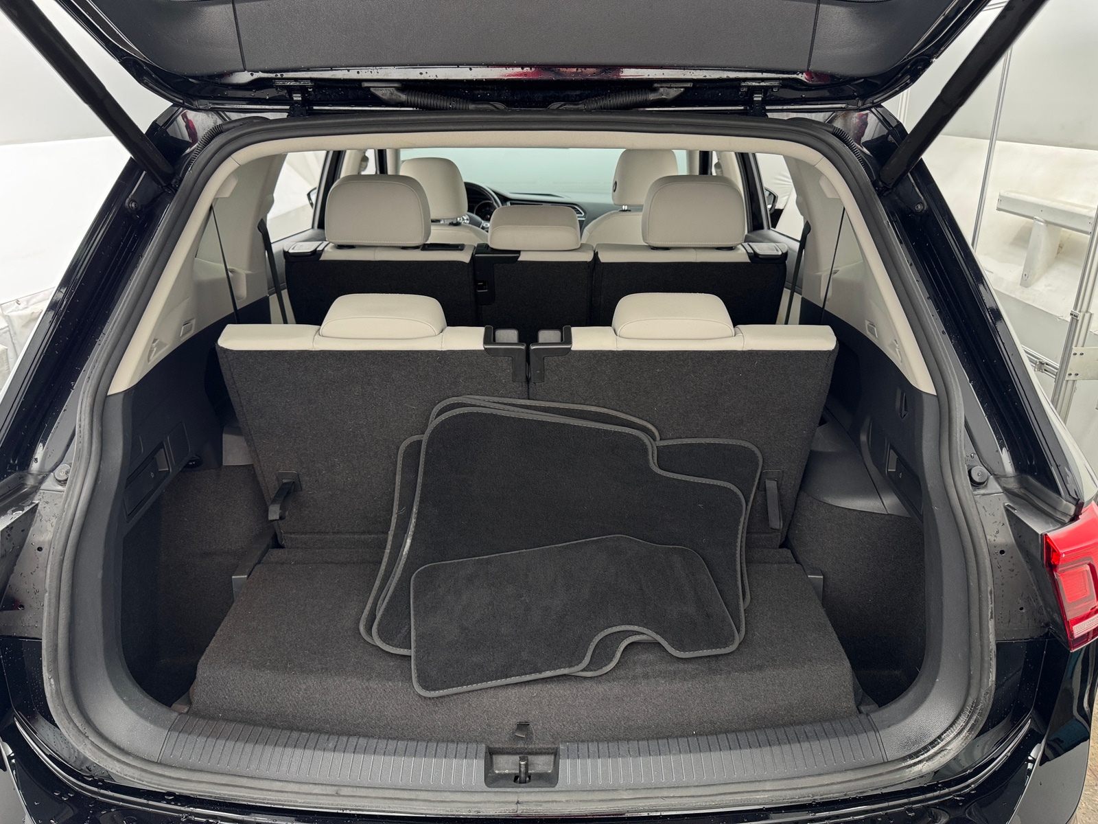 Thumbnail: 2018 Volkswagen Tiguan - 6