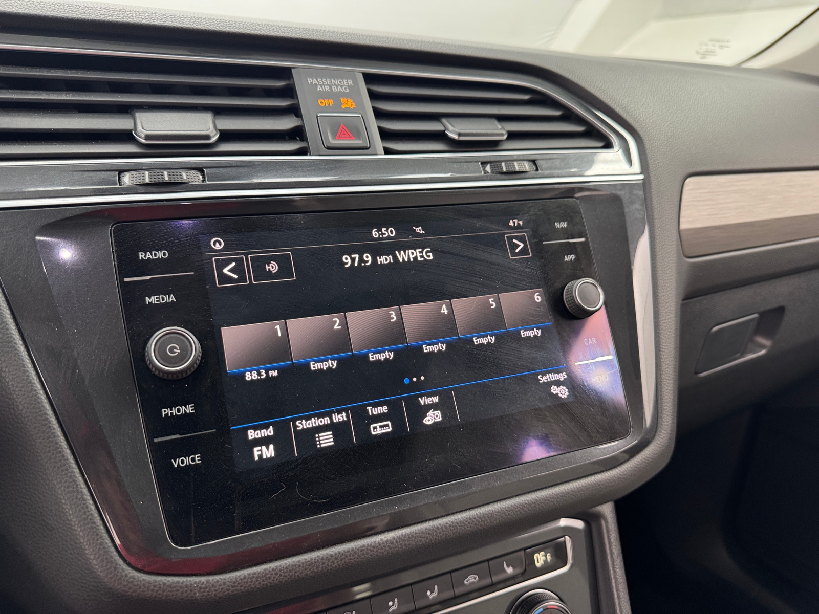 Thumbnail: 2018 Volkswagen Tiguan - 3