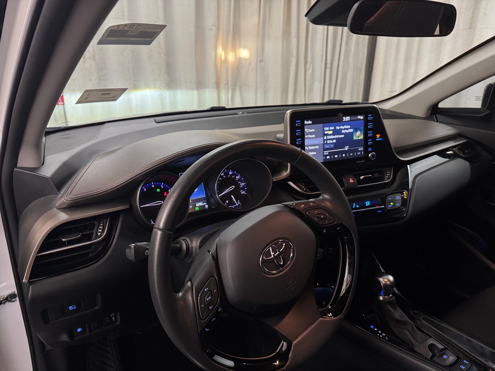 Thumbnail: 2022 Toyota C-HR - 2