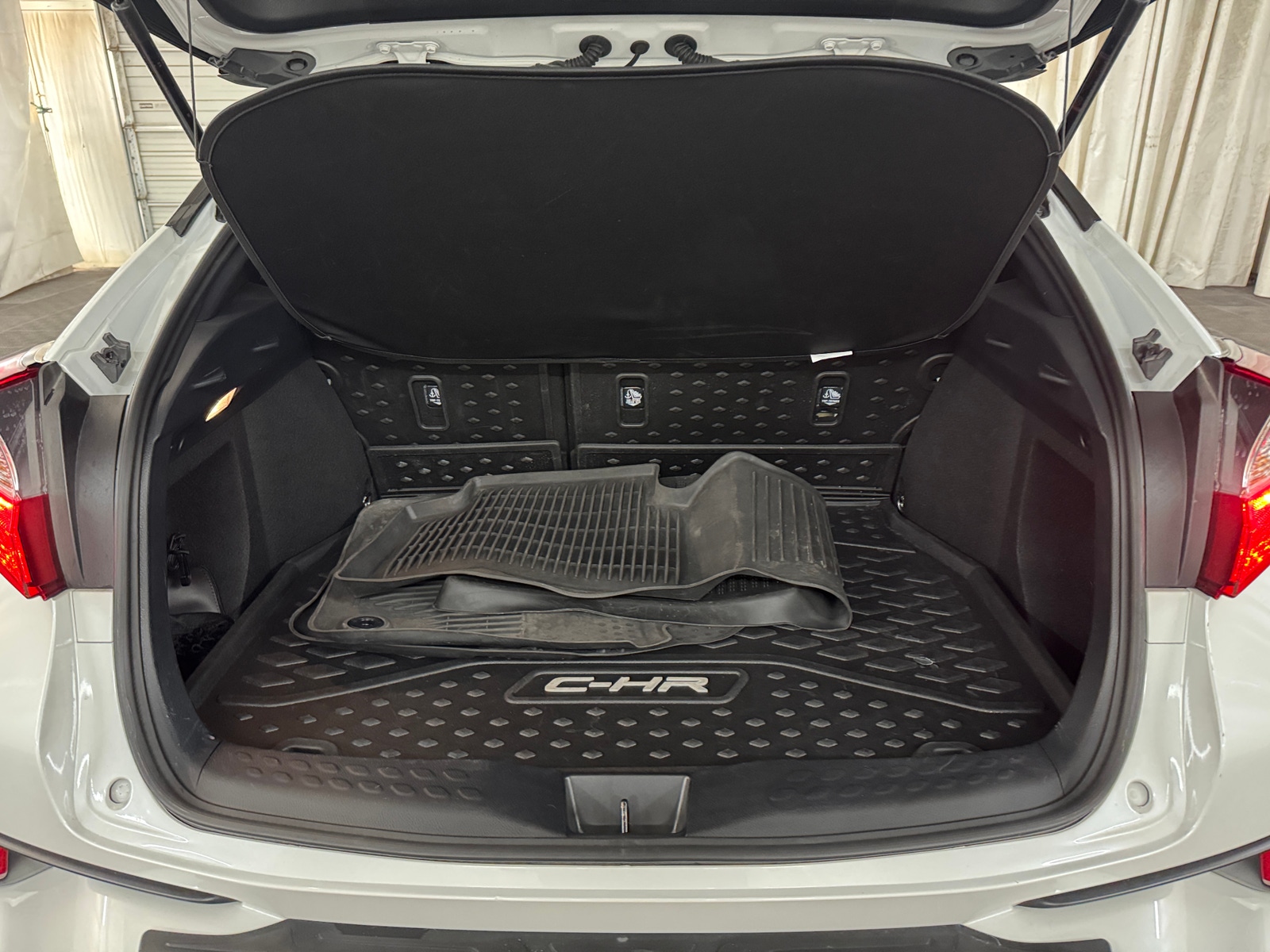 Thumbnail: 2022 Toyota C-HR - 6