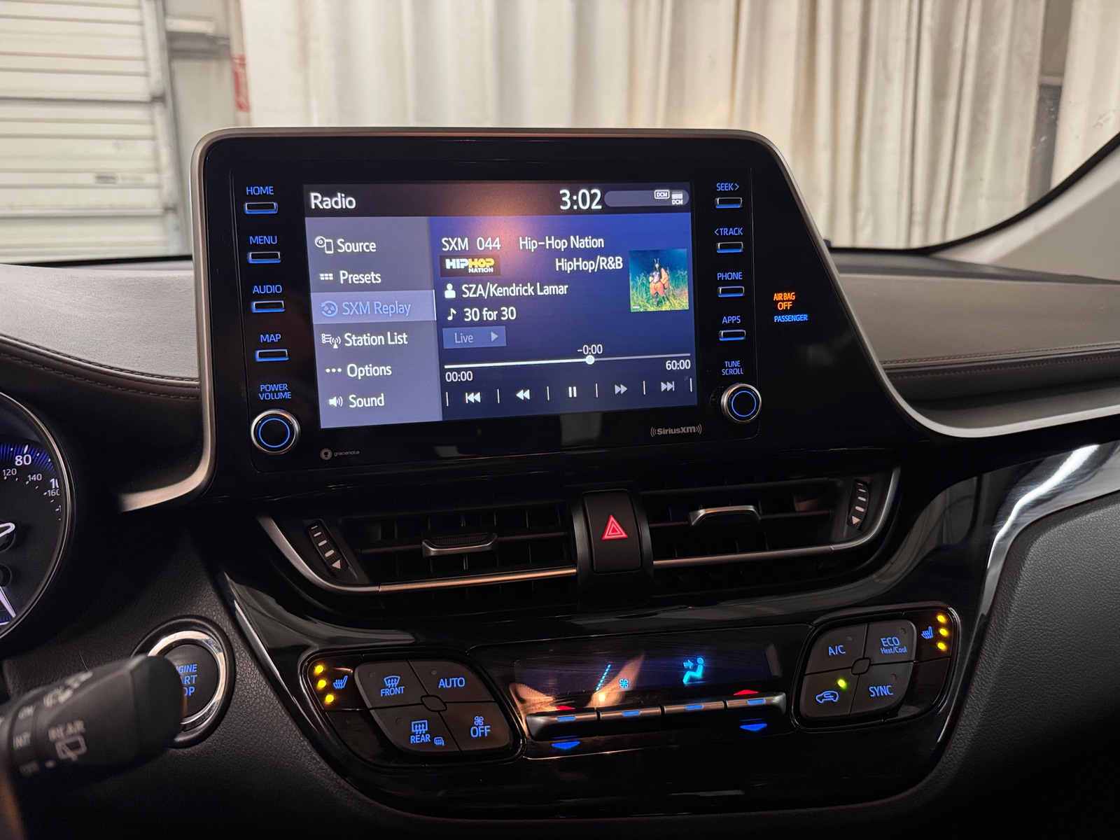 Thumbnail: 2022 Toyota C-HR - 3