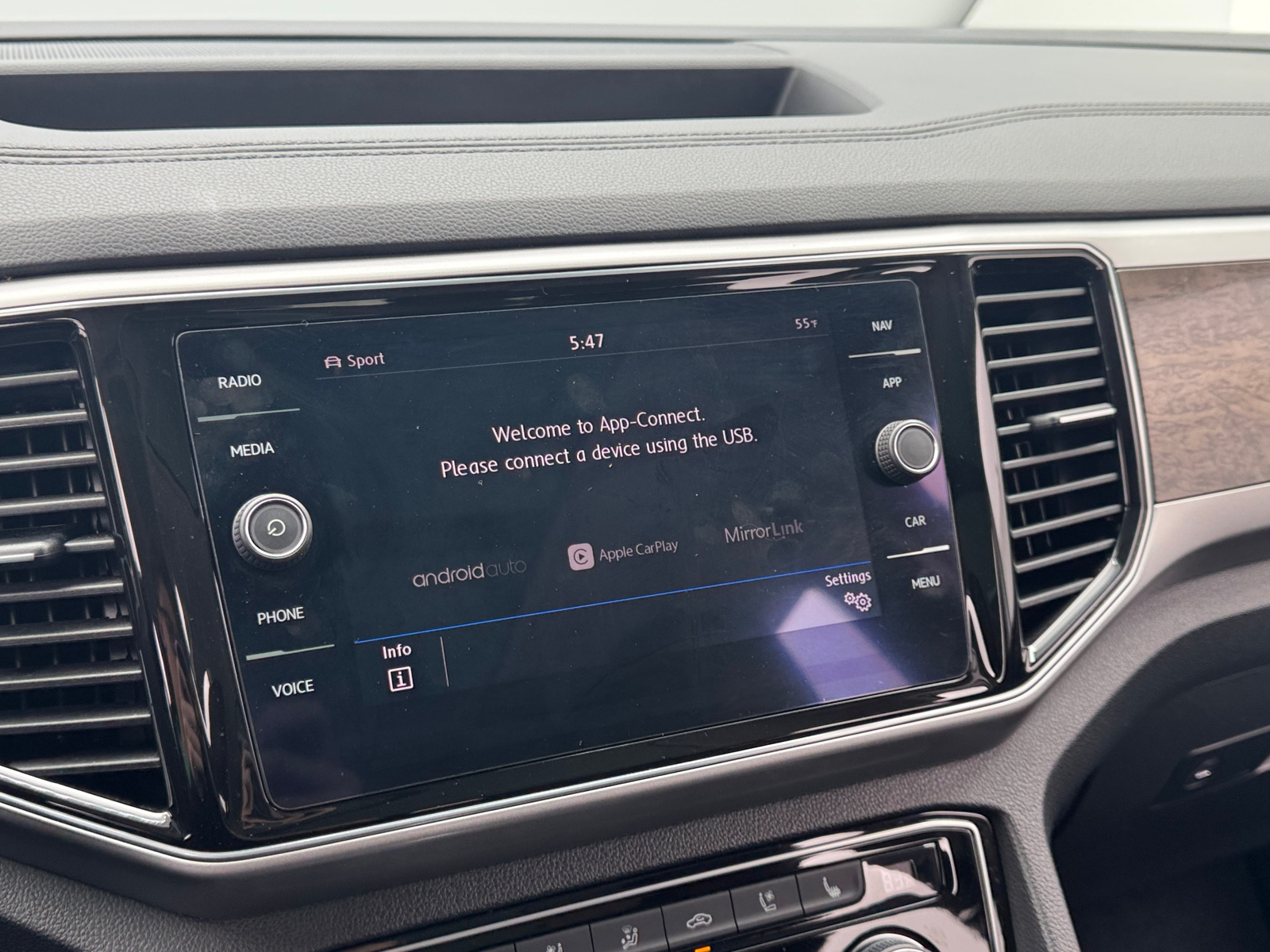 Thumbnail: 2018 Volkswagen Atlas - 4