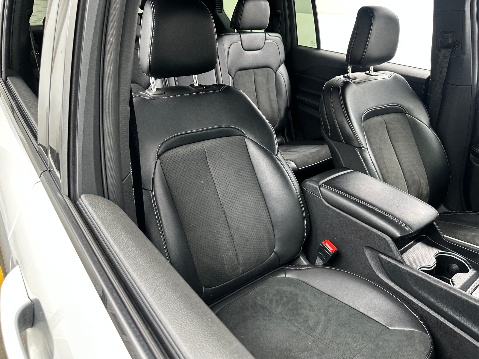 Thumbnail: 2024 Jeep Grand Cherokee L - 2