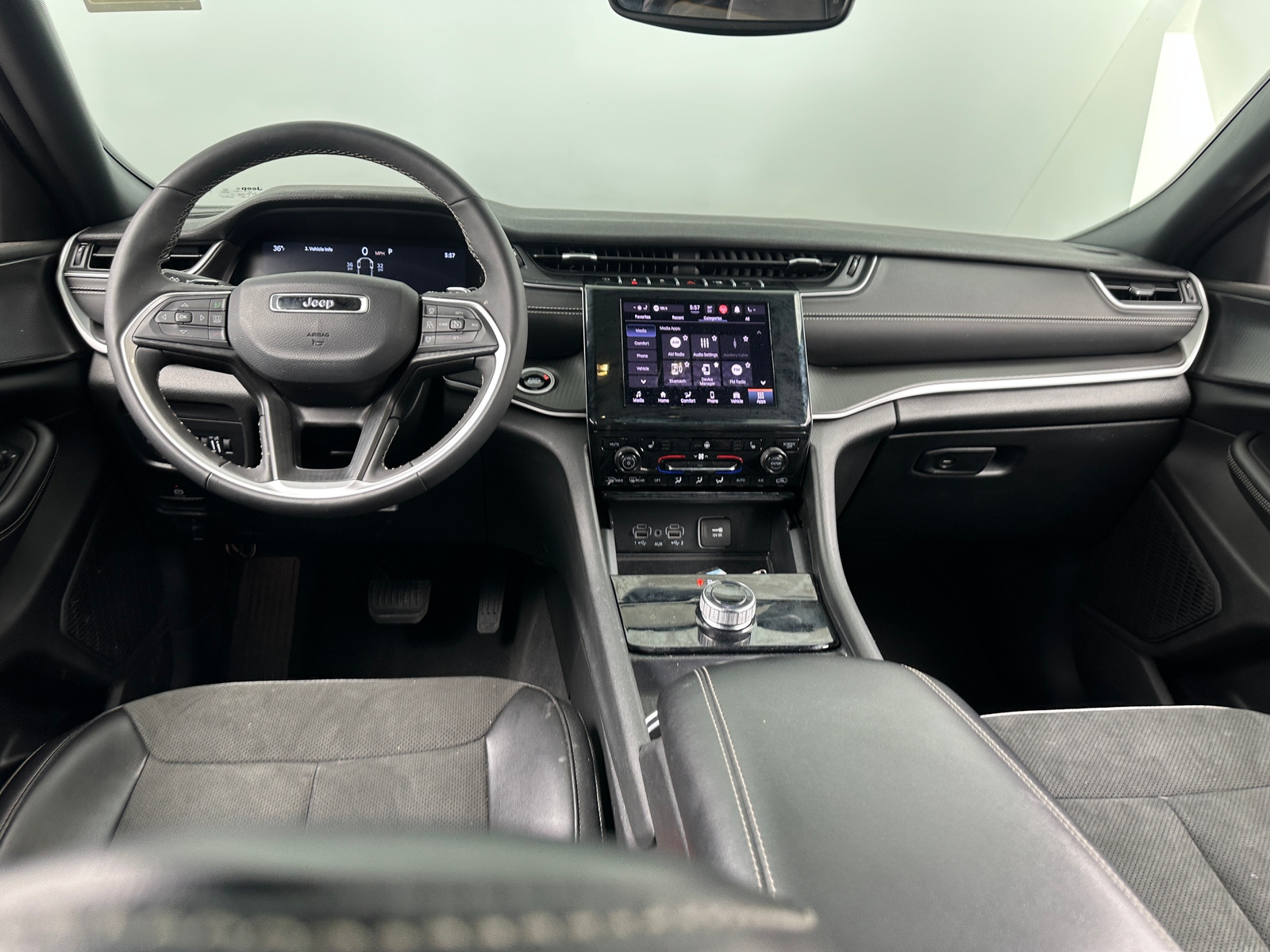 Thumbnail: 2024 Jeep Grand Cherokee L - 3