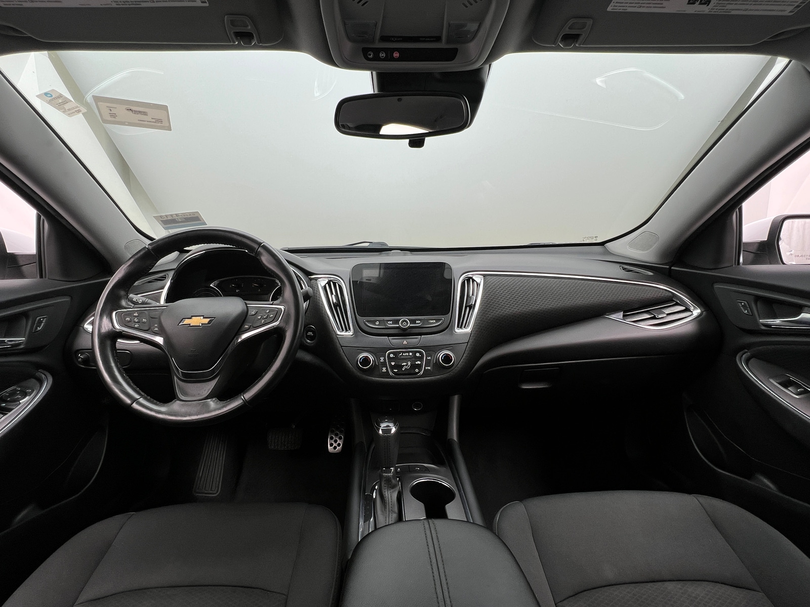 Thumbnail: 2017 Chevrolet Malibu - 3