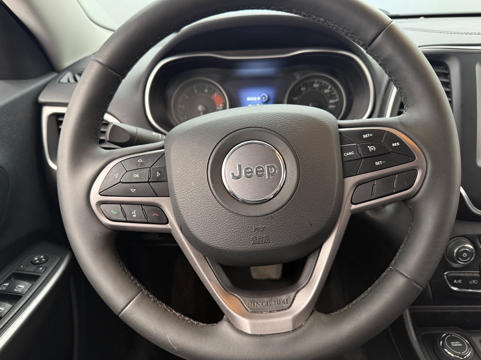 Thumbnail: 2022 Jeep Cherokee - 4