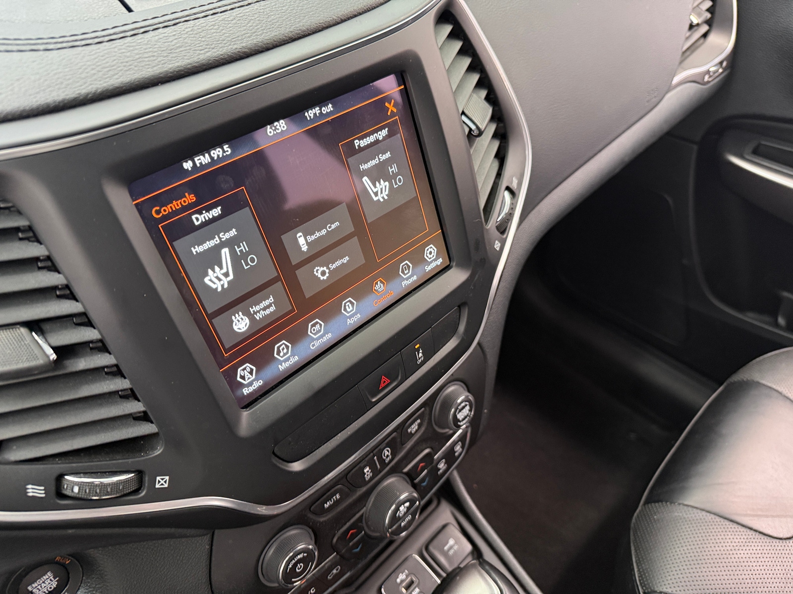 Thumbnail: 2022 Jeep Cherokee - 3