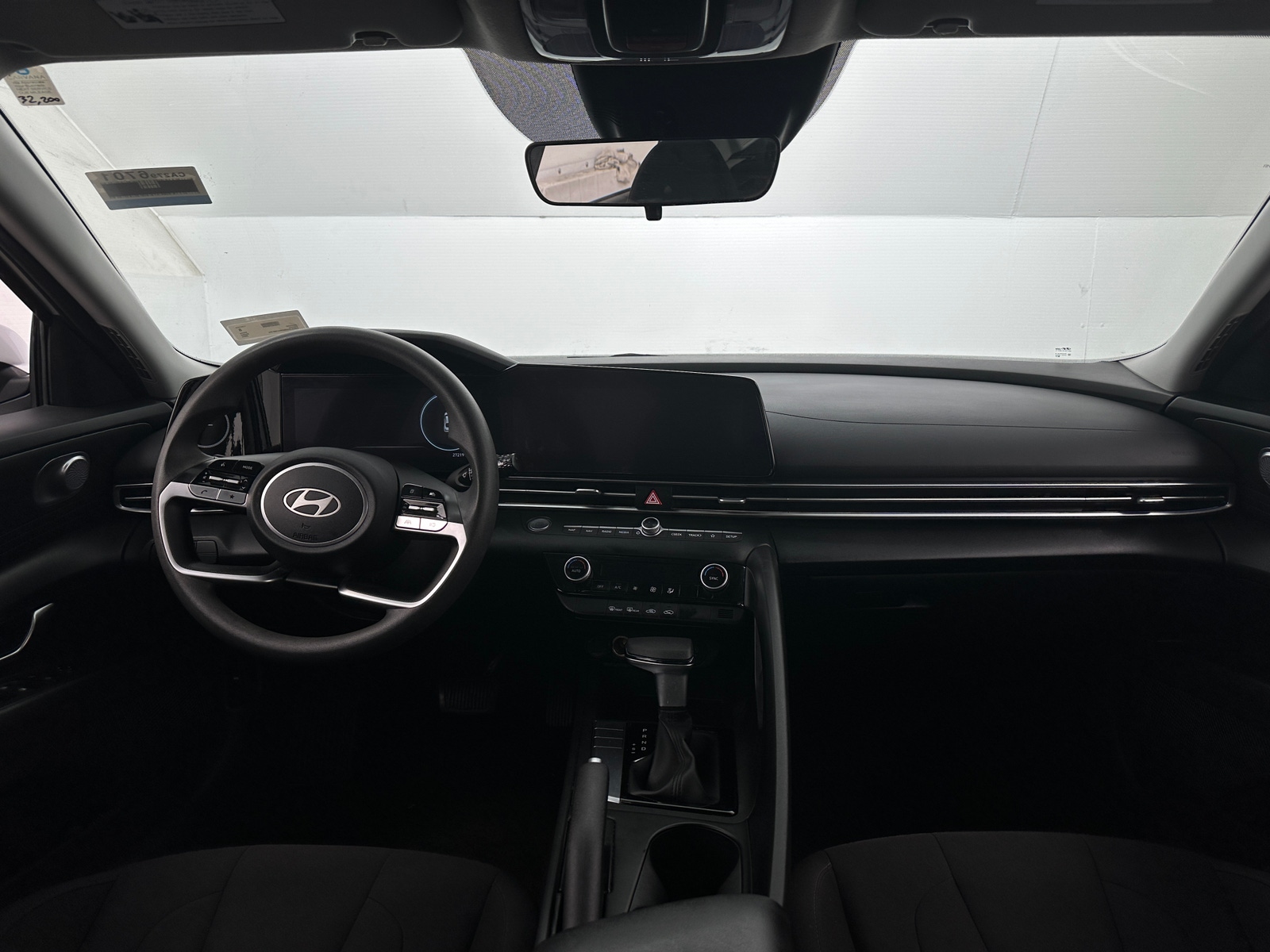 Thumbnail: 2024 Hyundai Elantra - 3