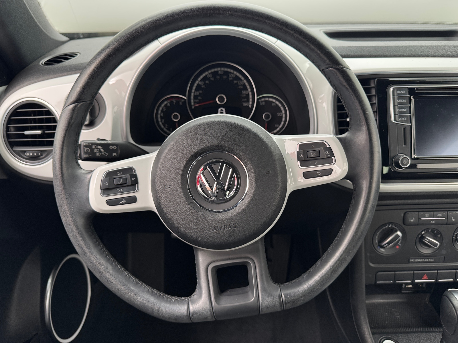 Thumbnail: 2016 Volkswagen Beetle - 4