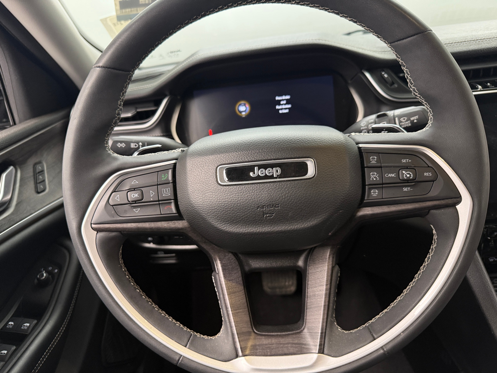 Thumbnail: 2023 Jeep Grand Cherokee L - 4