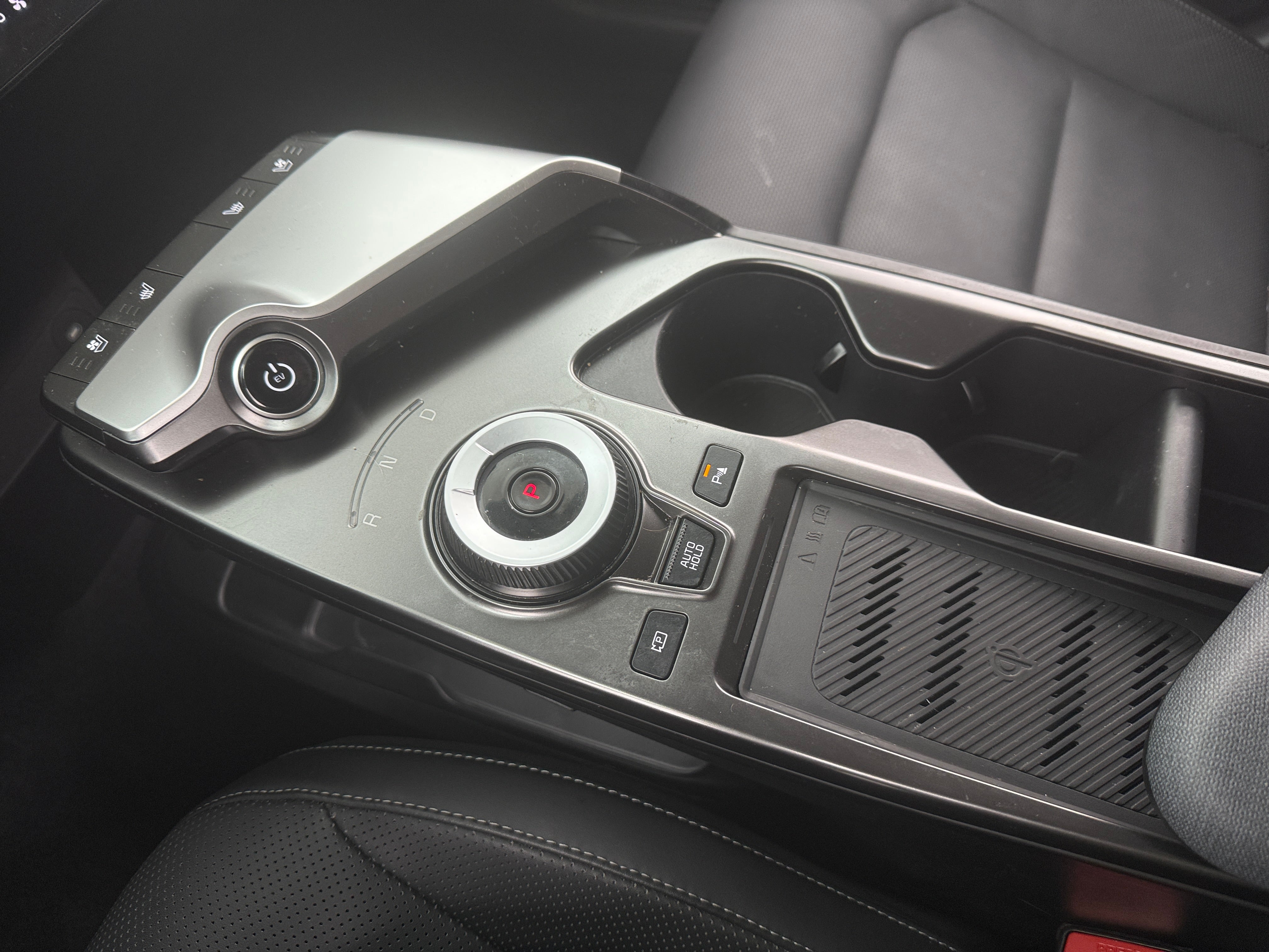 Used 2024 Kia EV6 Wind with VIN KNDC34LA2R5615133 for sale in Oak Creek, WI