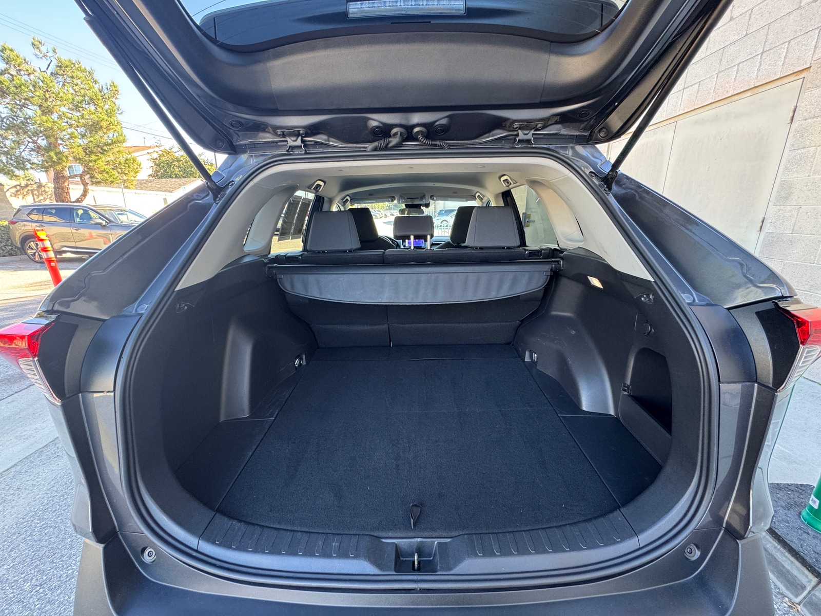 Thumbnail: 2025 Toyota RAV4 - 6