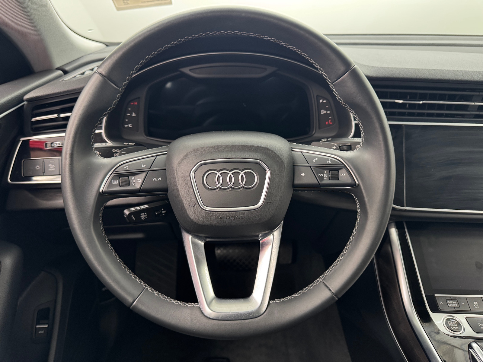 Thumbnail: 2022 Audi Q8 - 4