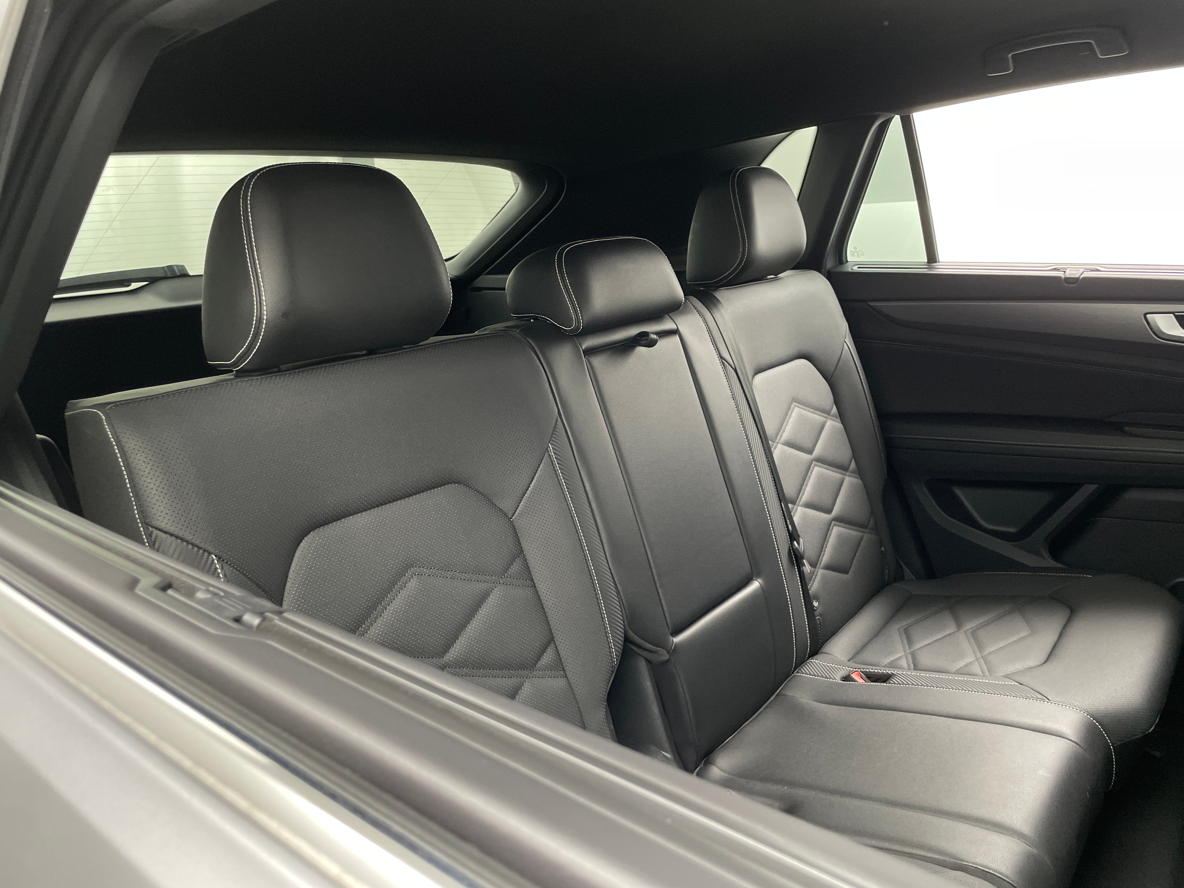 2025 Volkswagen Atlas Cross Sport SE w/Tech - Photo 5