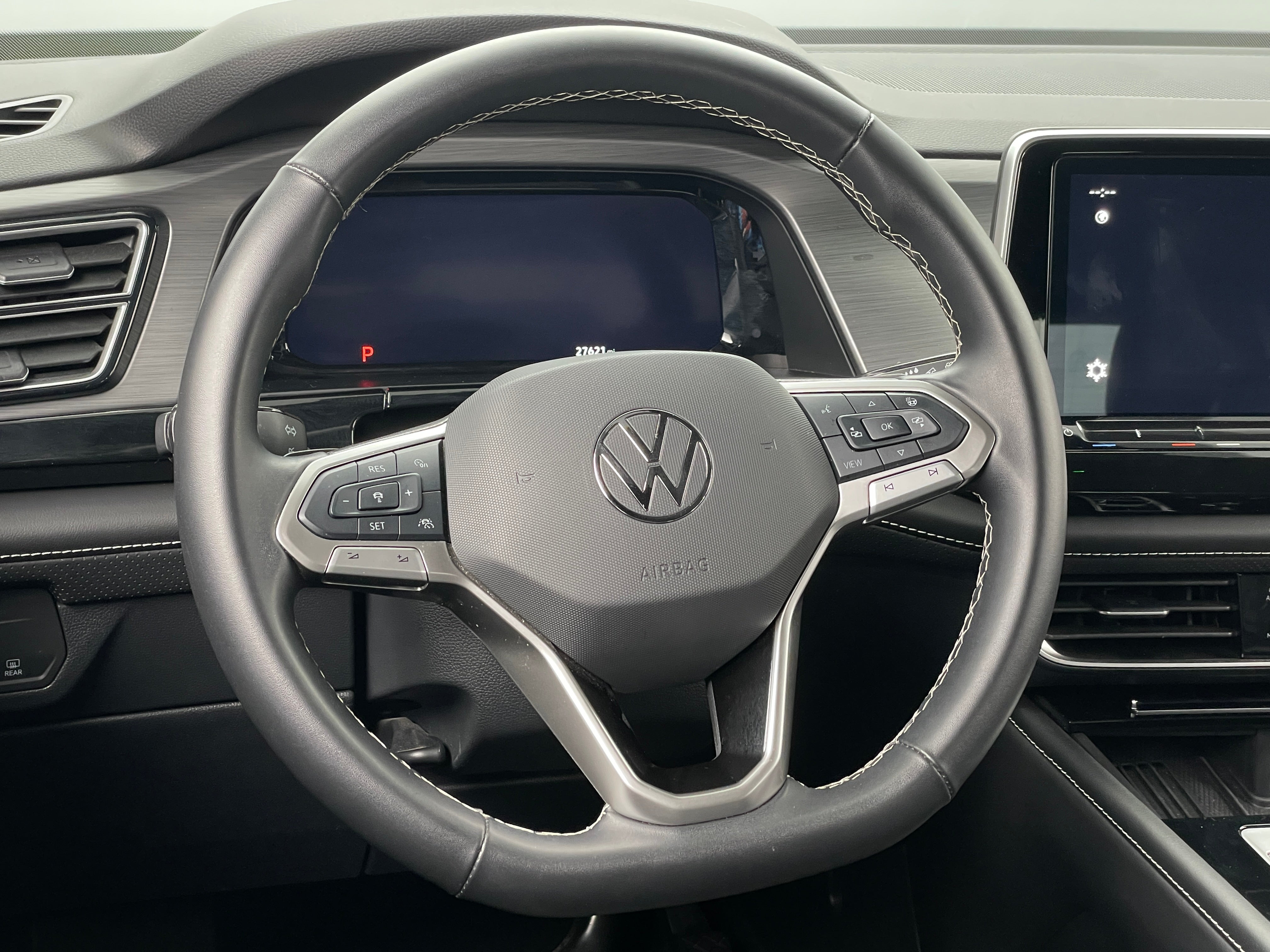 2025 Volkswagen Atlas Cross Sport SE w/Tech - Photo 3