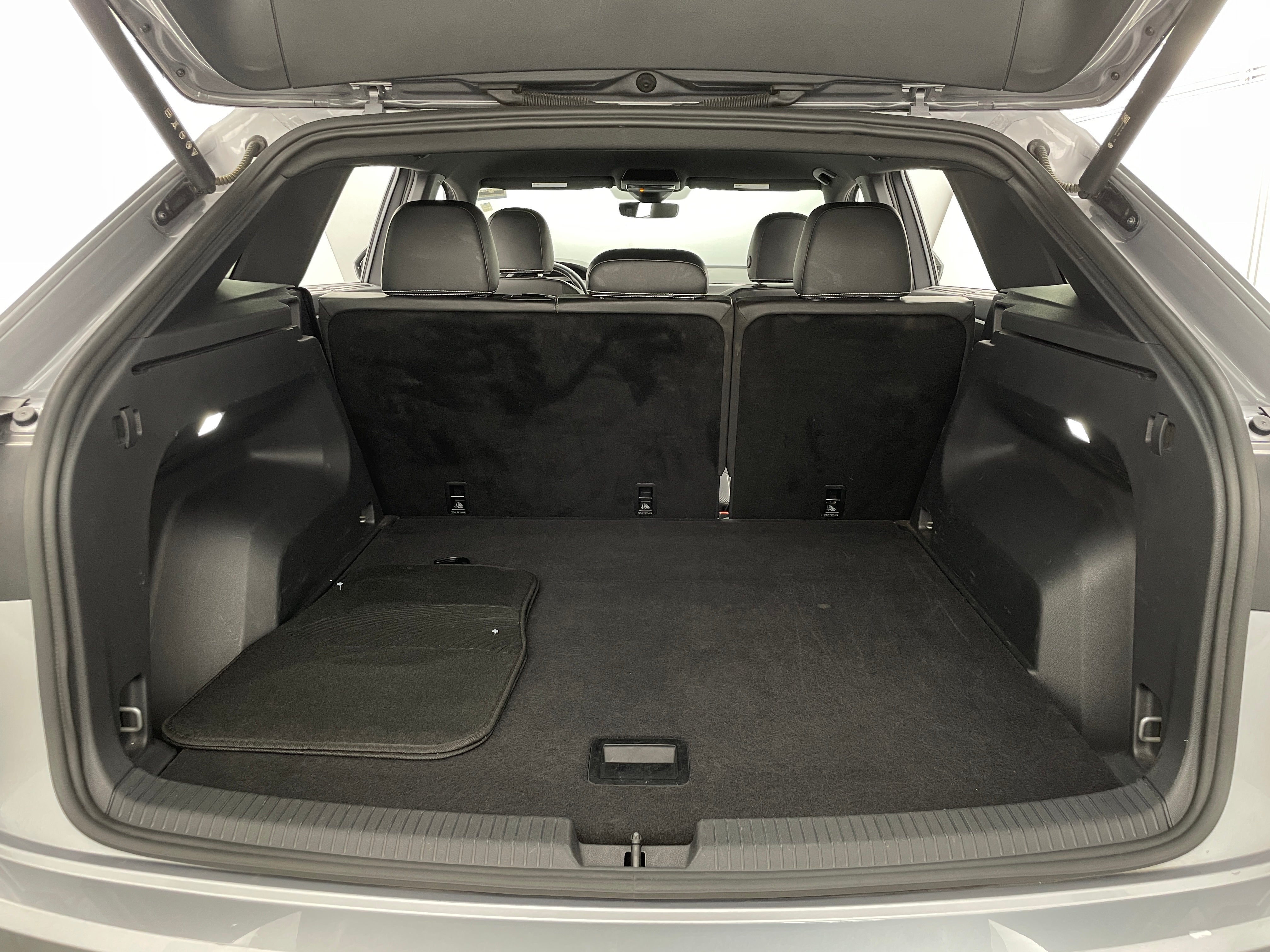 2025 Volkswagen Atlas Cross Sport SE w/Tech - Photo 11