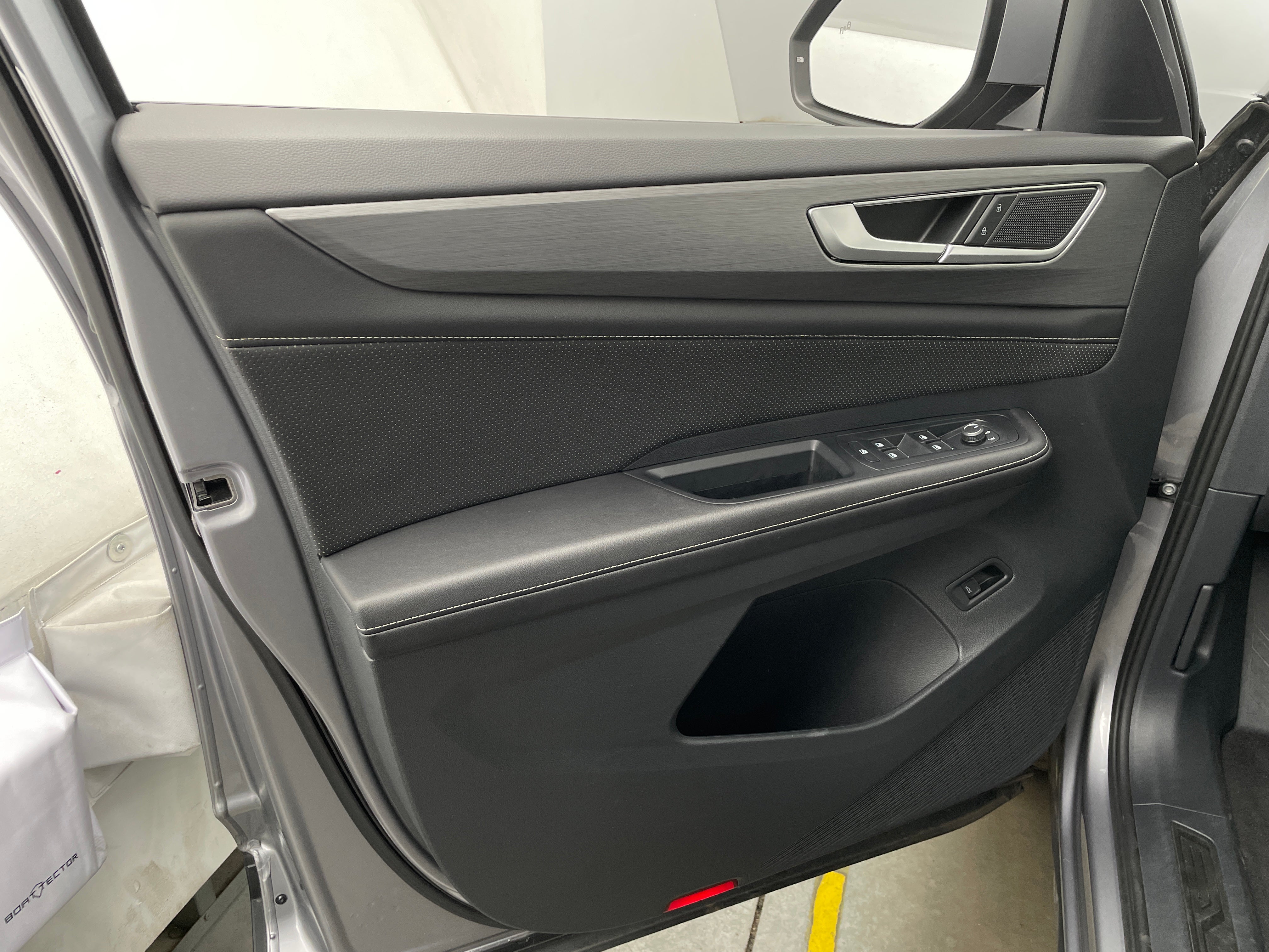 2025 Volkswagen Atlas Cross Sport SE w/Tech - Photo 9