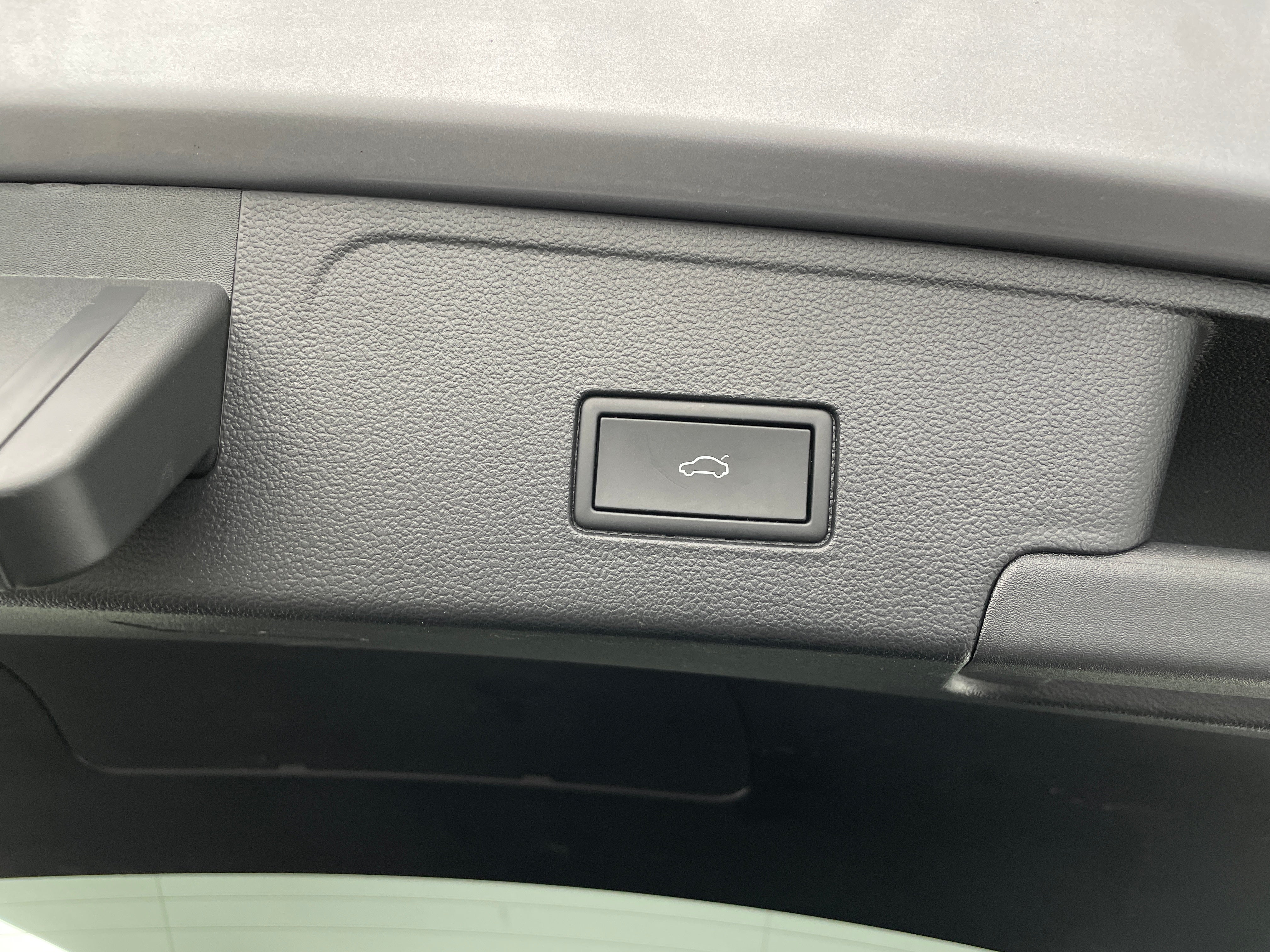2025 Volkswagen Atlas Cross Sport SE w/Tech - Photo 14