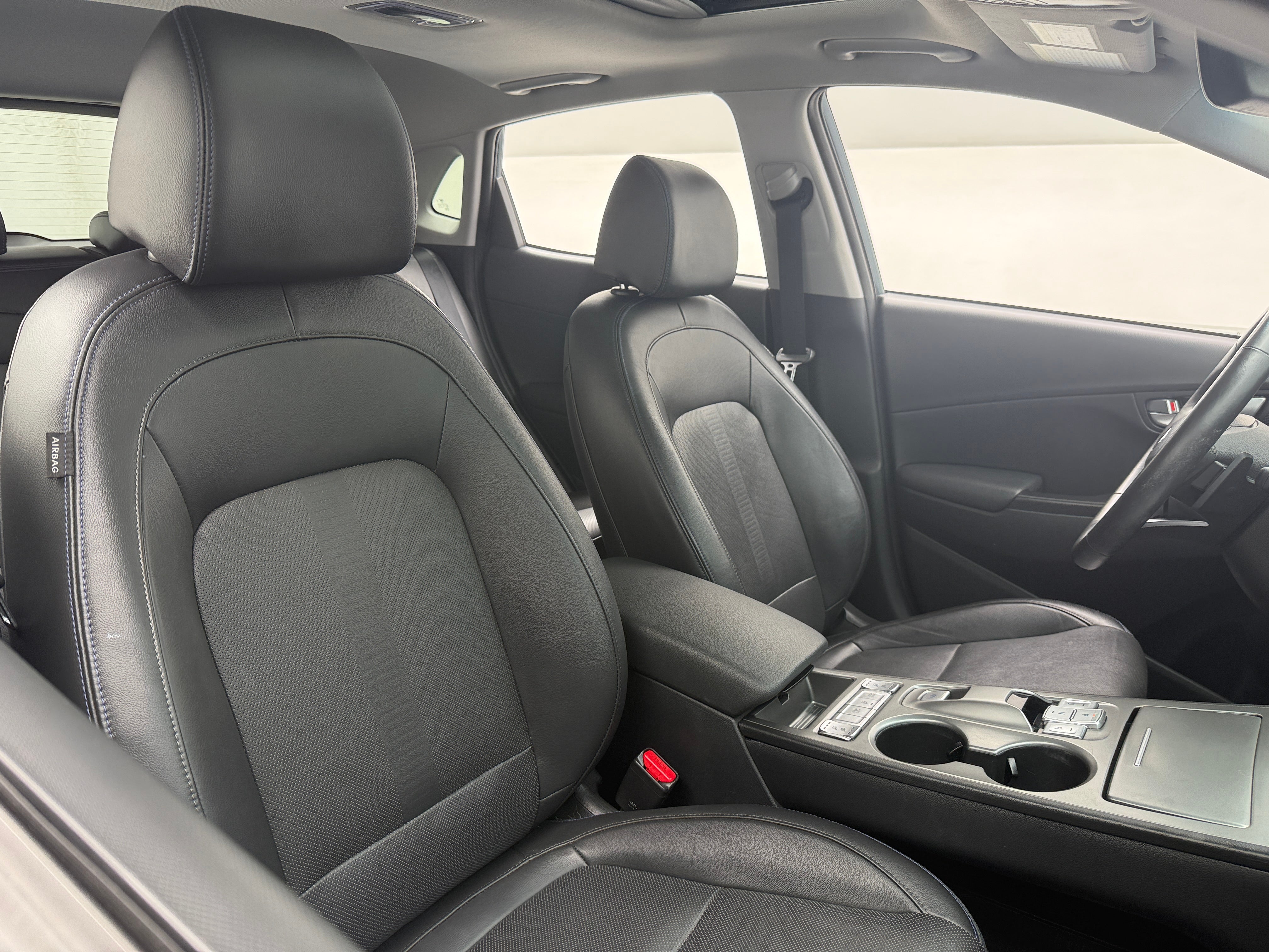 Used 2022 Hyundai Kona EV Limited with VIN KM8K53AG4NU156013 for sale in Oak Creek, WI