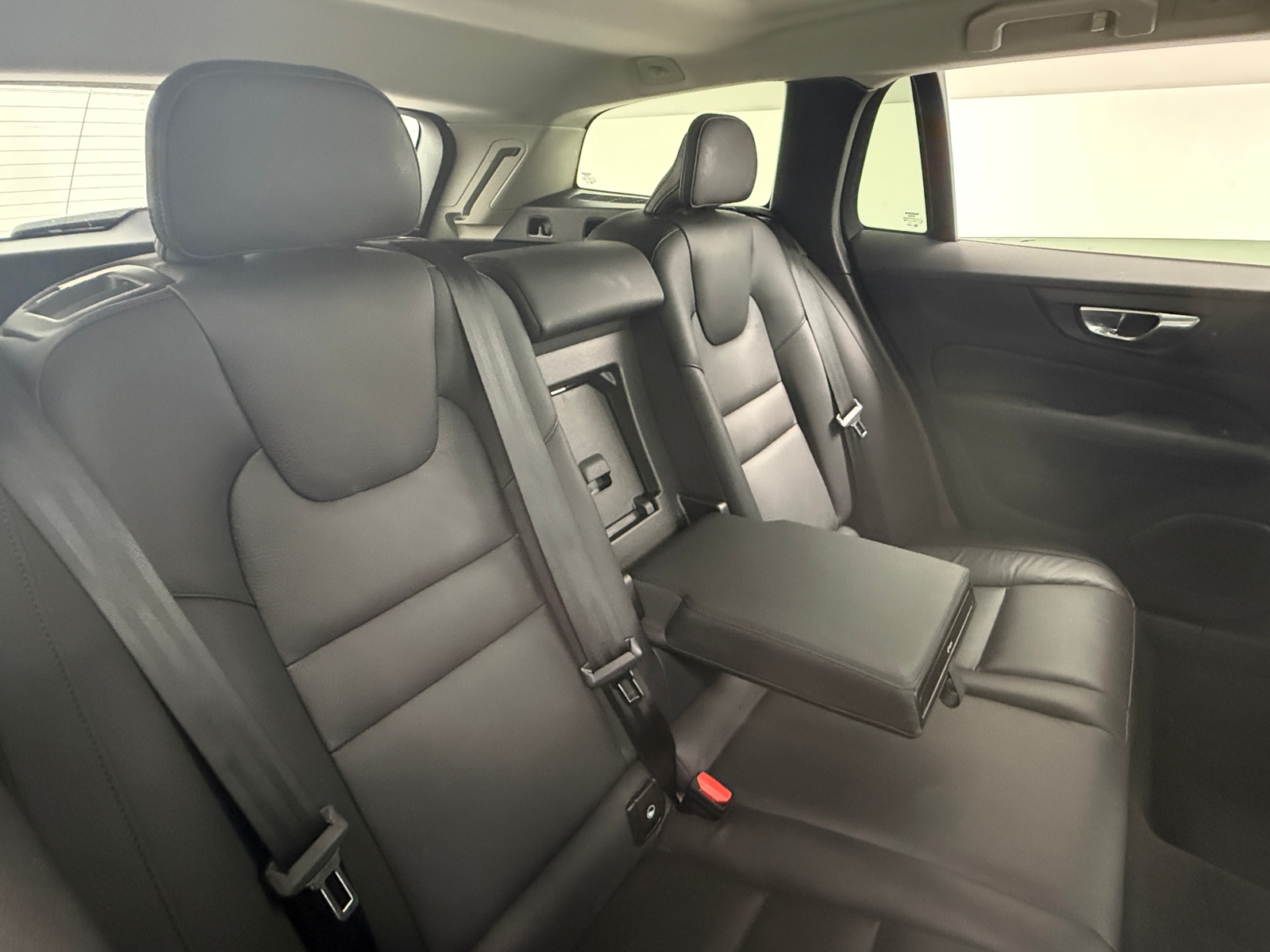 Thumbnail: 2025 Volvo V60 - 5