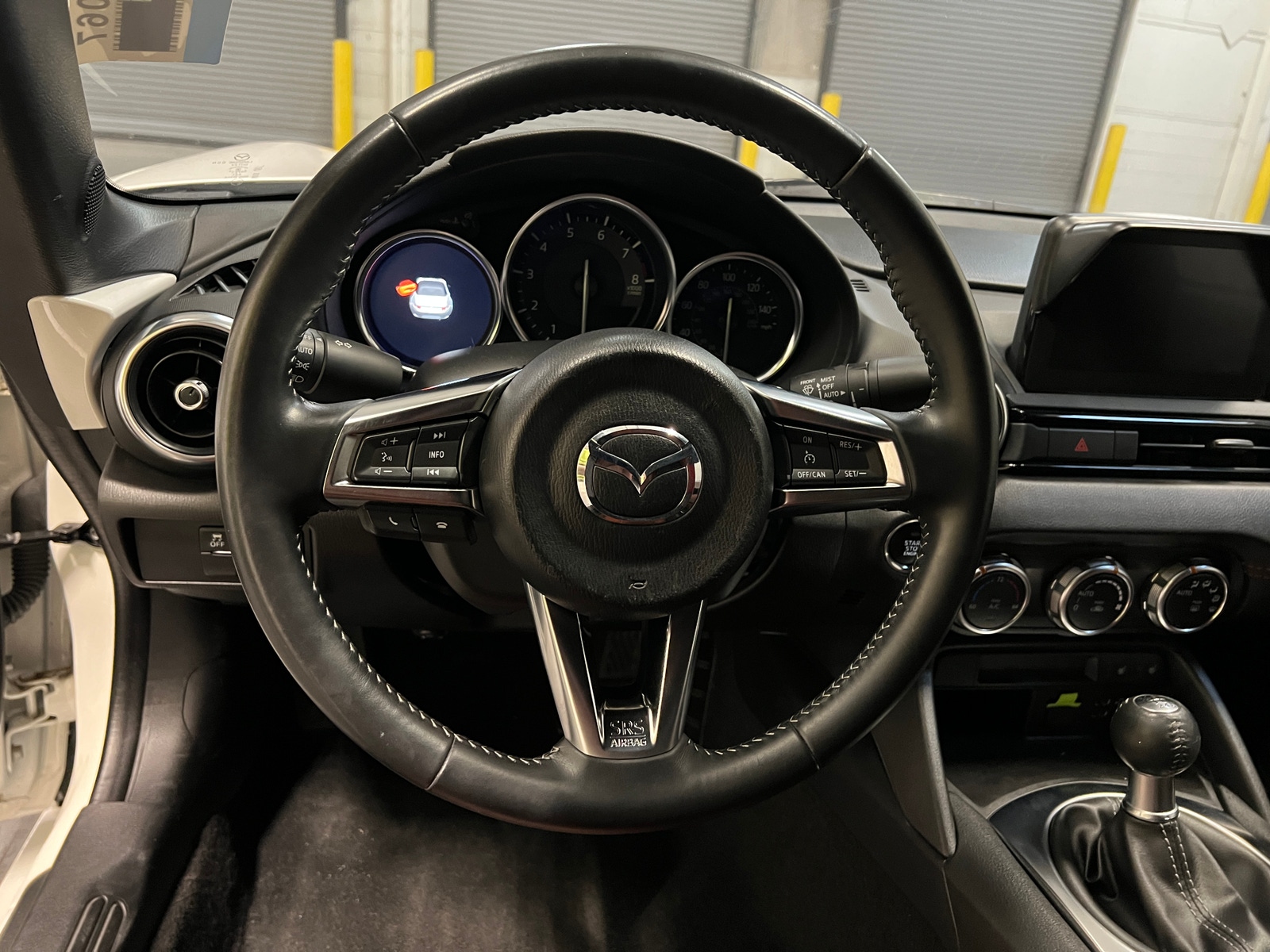 Thumbnail: 2022 Mazda MX-5 Miata - 4