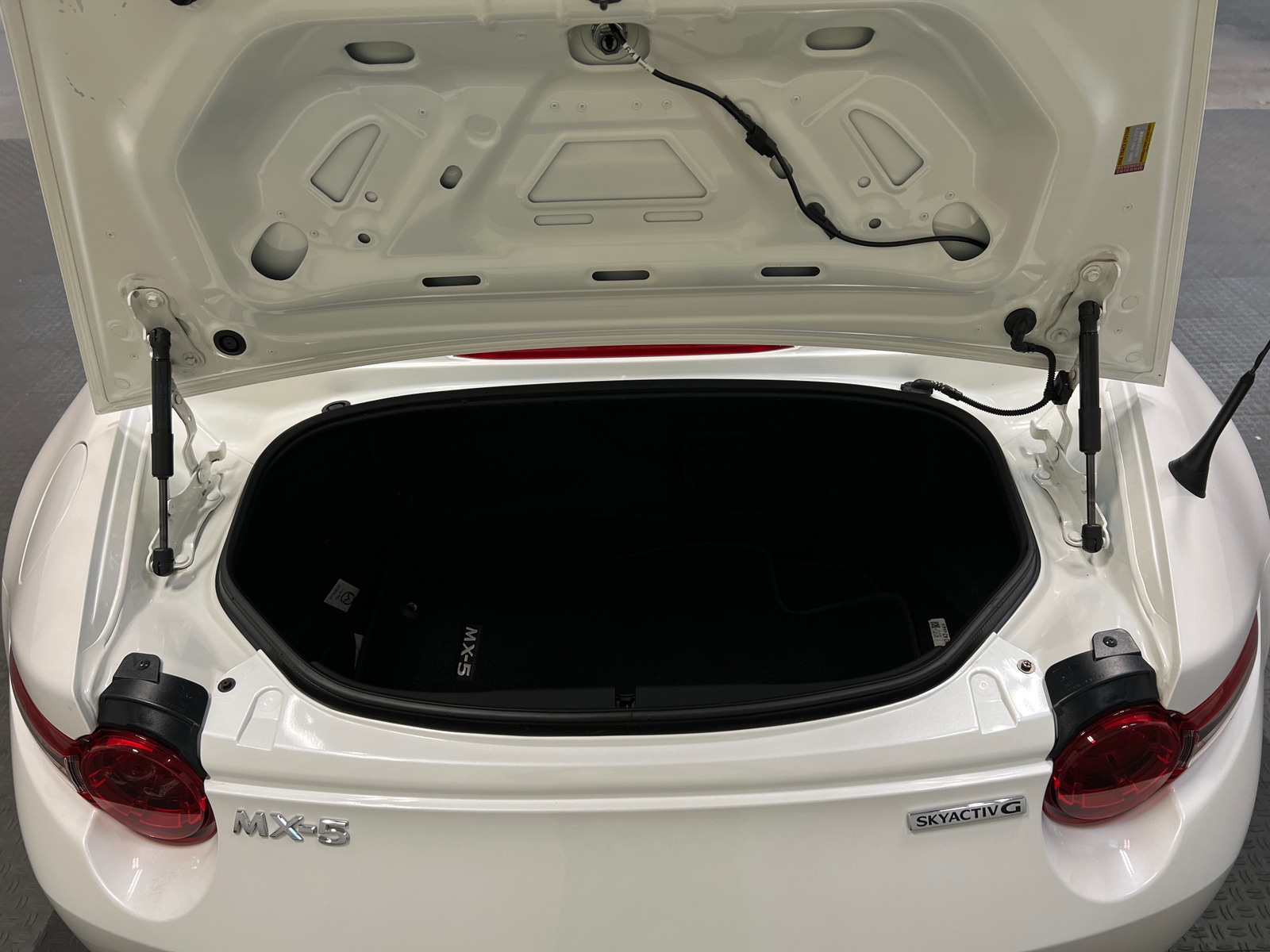 Thumbnail: 2022 Mazda MX-5 Miata - 5