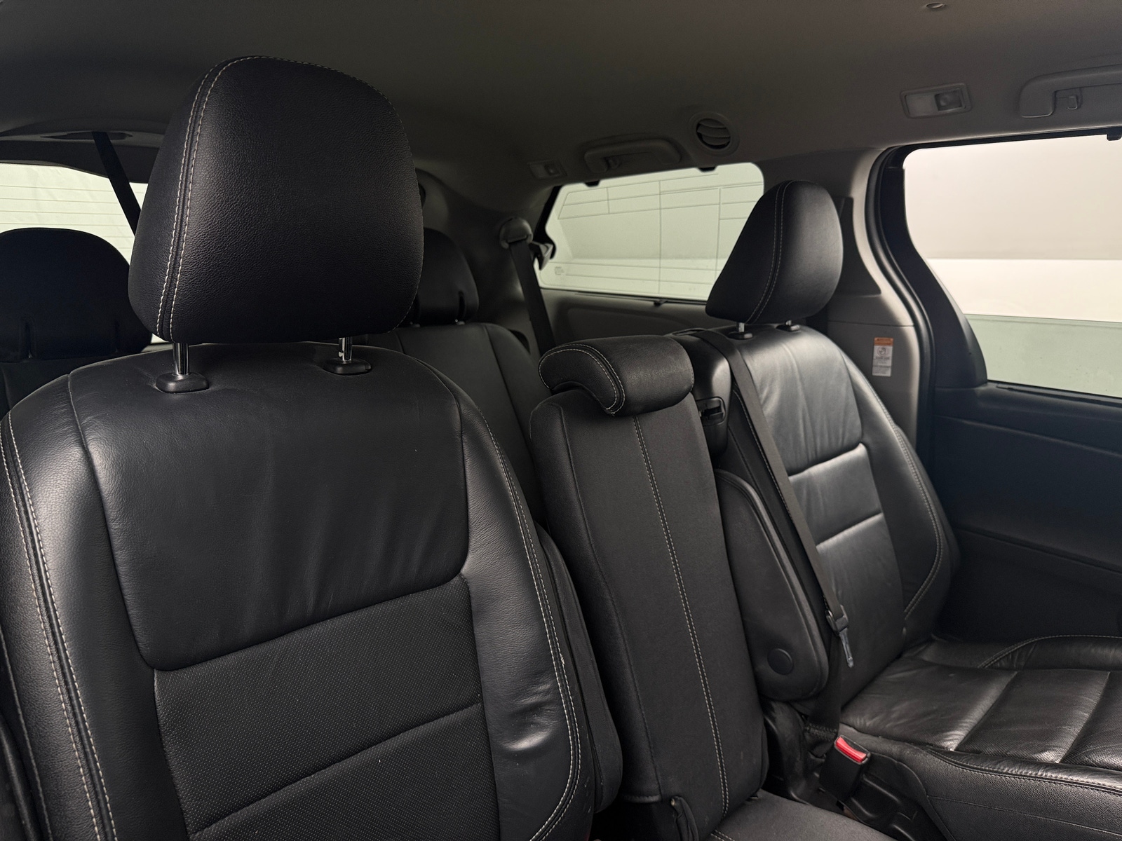 Thumbnail: 2017 Toyota Sienna - 5