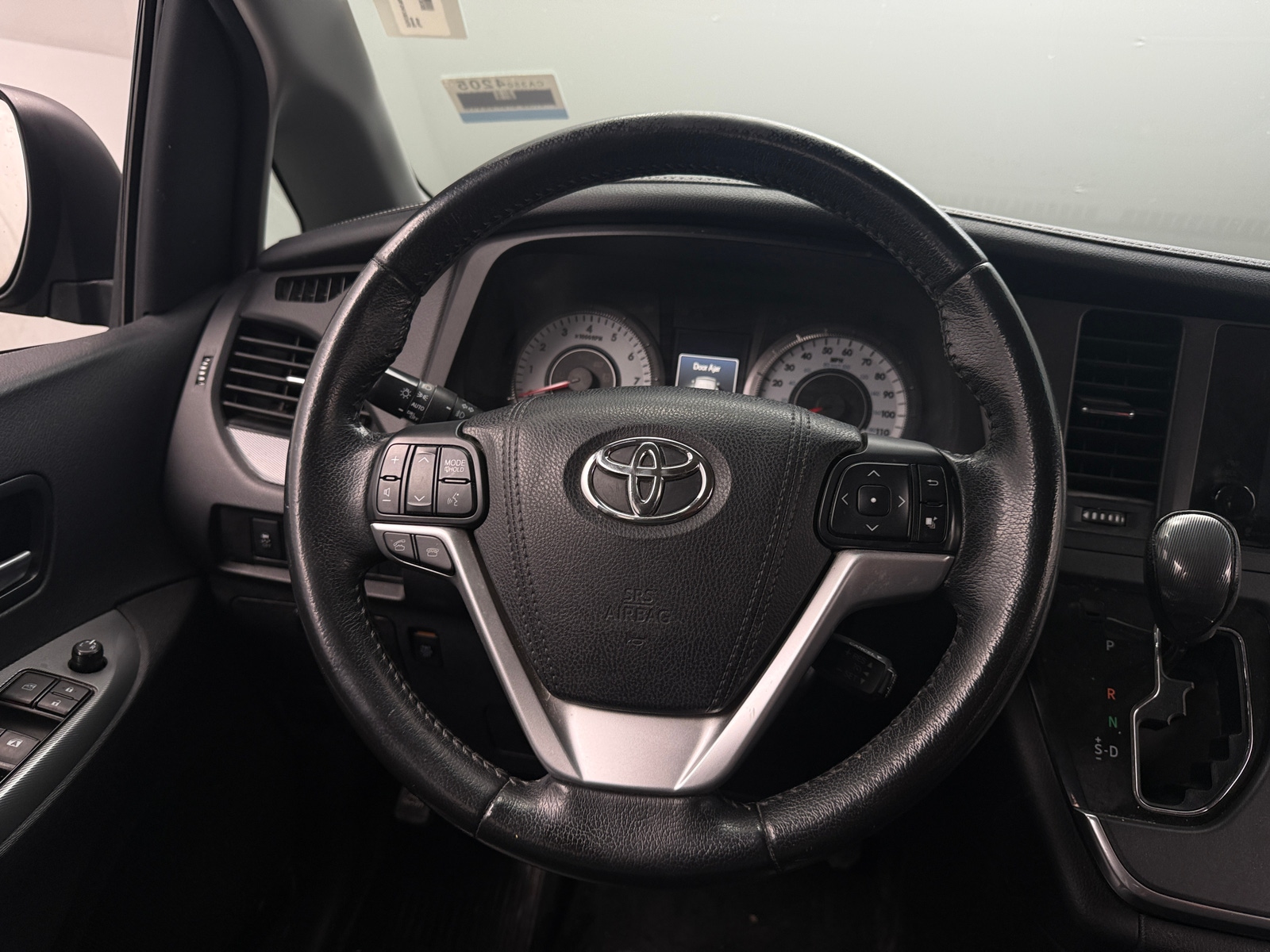 Thumbnail: 2017 Toyota Sienna - 4