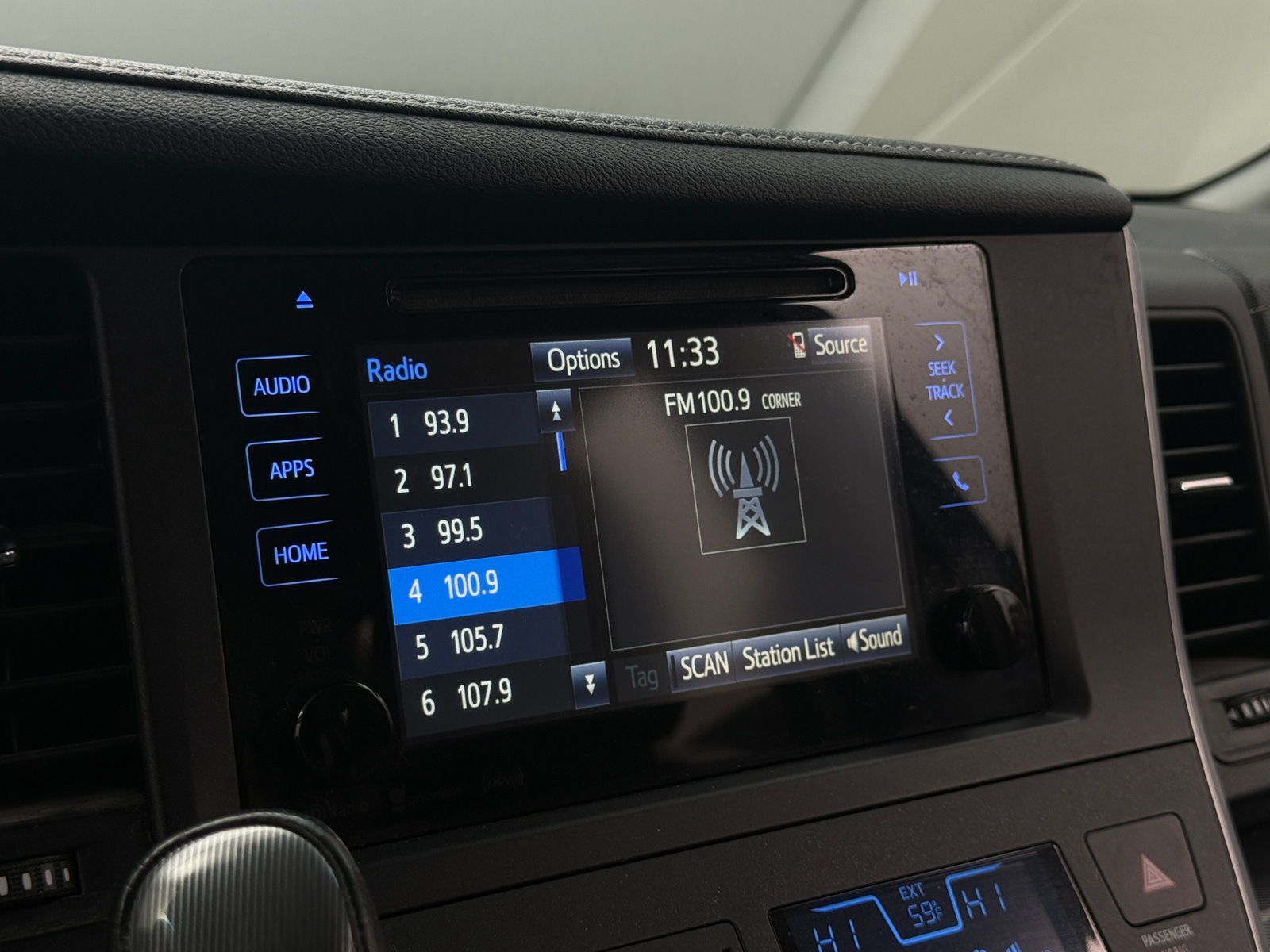 Thumbnail: 2017 Toyota Sienna - 3