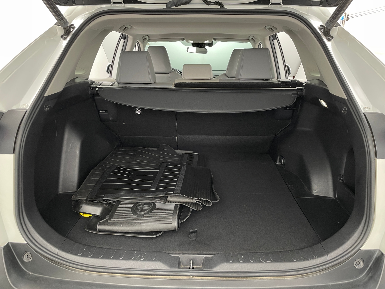 Thumbnail: 2022 Toyota RAV4 - 6