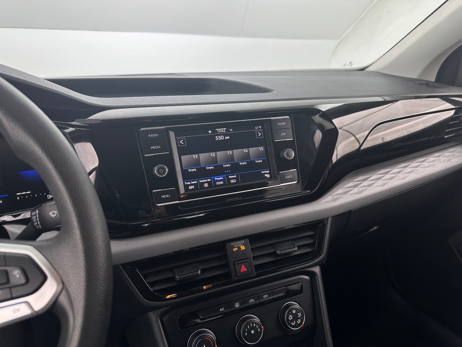 Thumbnail: 2022 Volkswagen Taos - 4