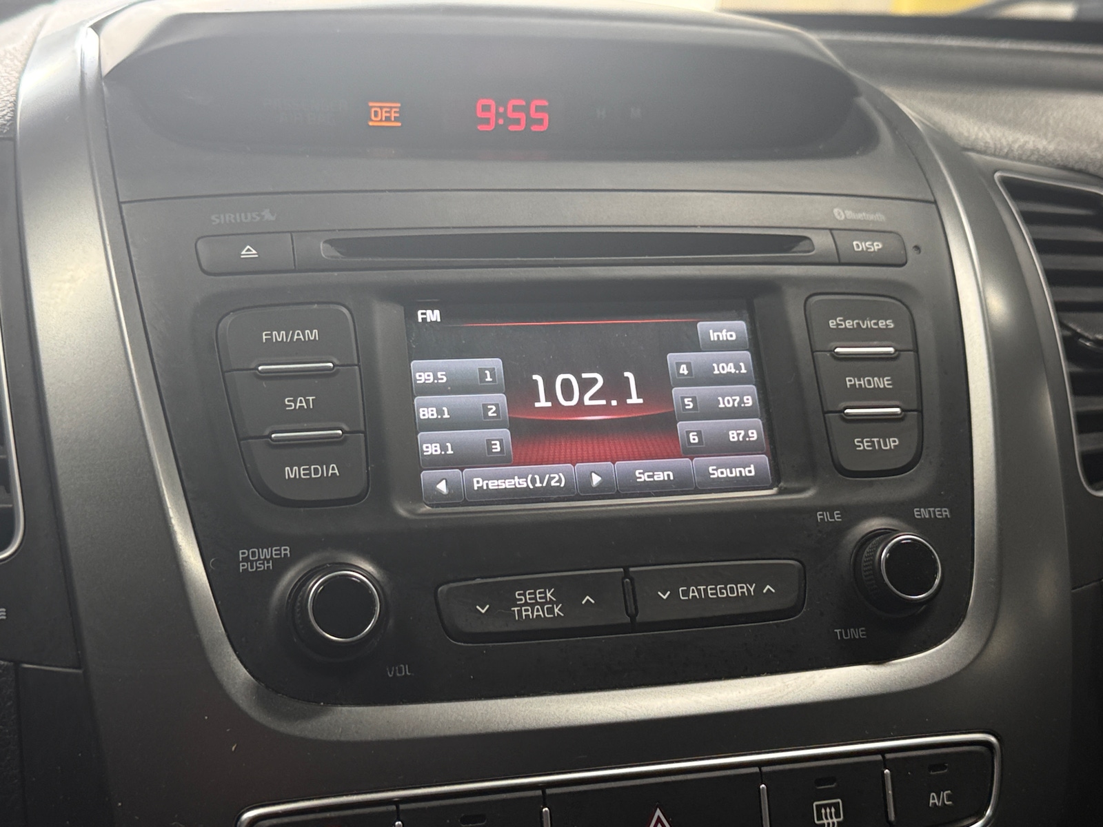 Thumbnail: 2015 Kia Sorento - 4