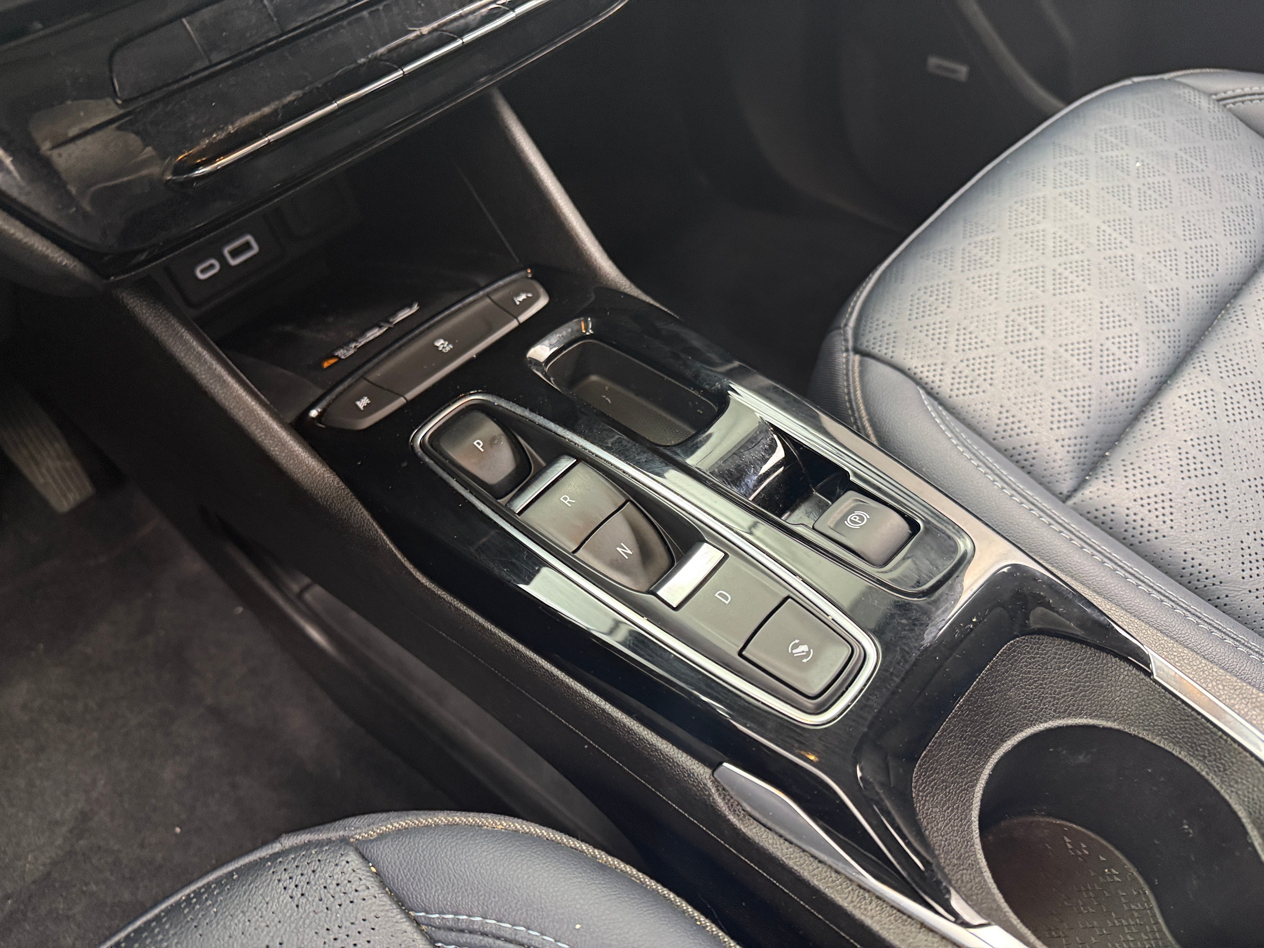 Used 2022 Chevrolet Bolt EUV Premier with VIN 1G1FZ6S05N4135144 for sale in Oak Creek, WI