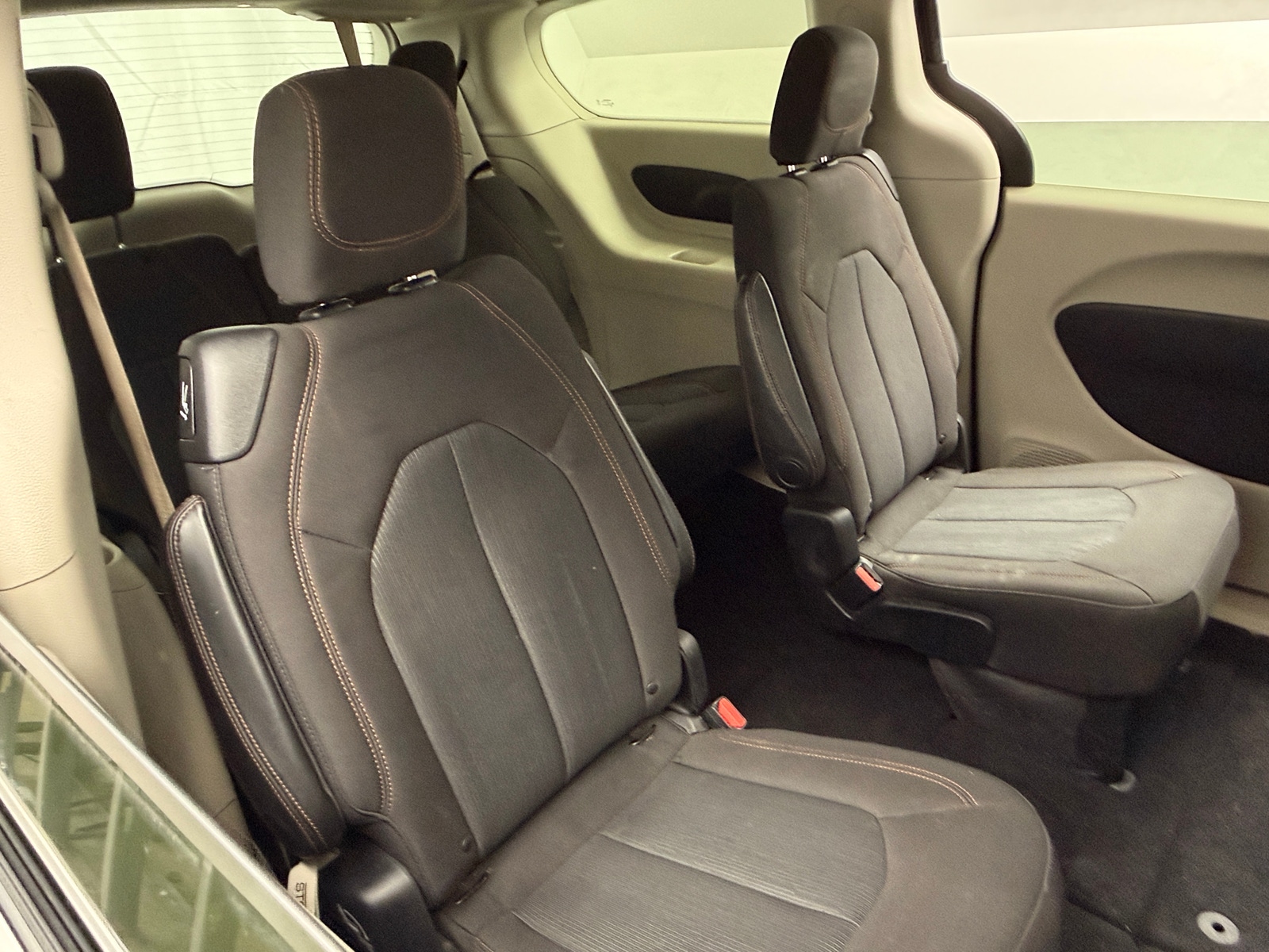 Thumbnail: 2017 Chrysler Pacifica - 6