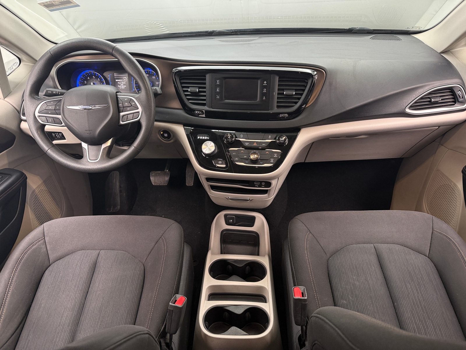 Thumbnail: 2017 Chrysler Pacifica - 3