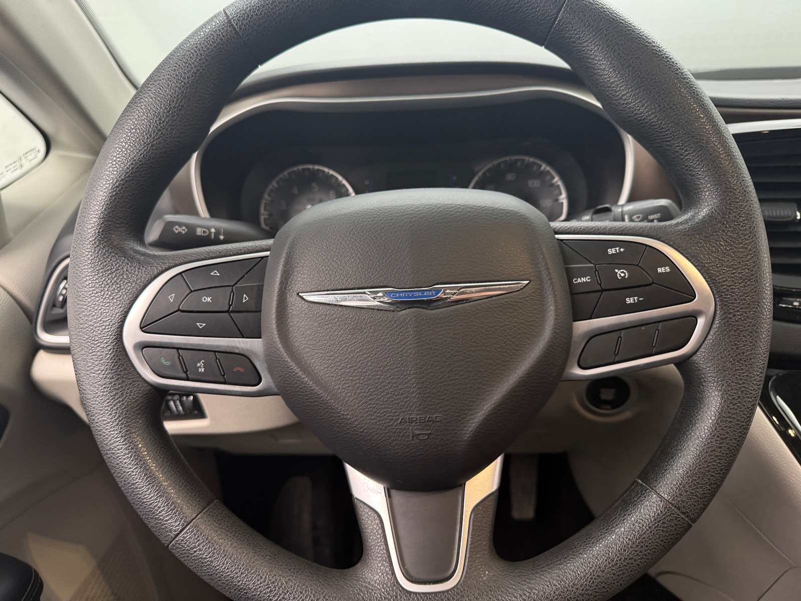 Thumbnail: 2017 Chrysler Pacifica - 5