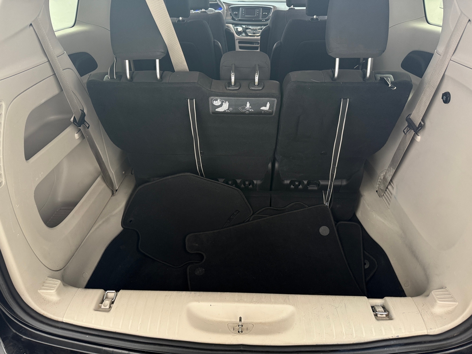 Thumbnail: 2017 Chrysler Pacifica - 7