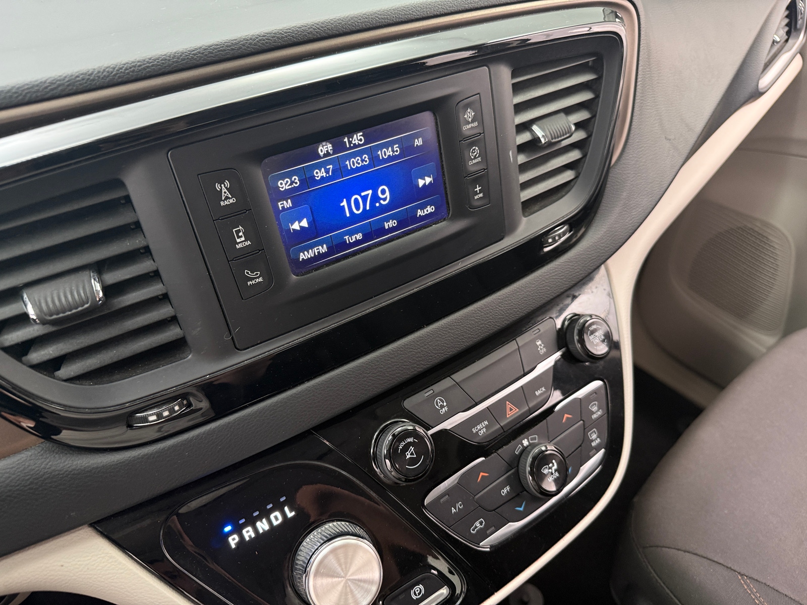 Thumbnail: 2017 Chrysler Pacifica - 4