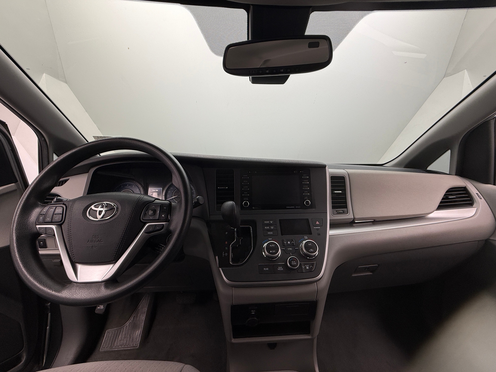 Thumbnail: 2020 Toyota Sienna - 3