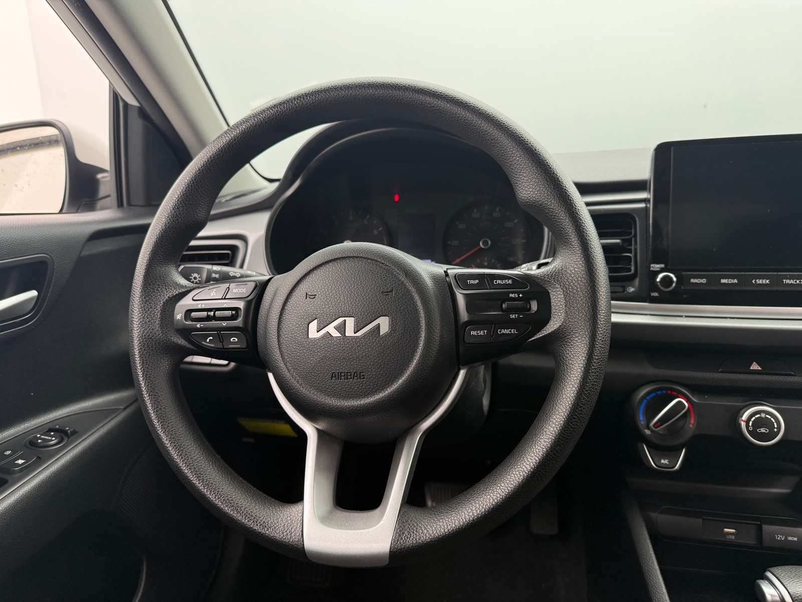 Thumbnail: 2022 Kia Rio - 5