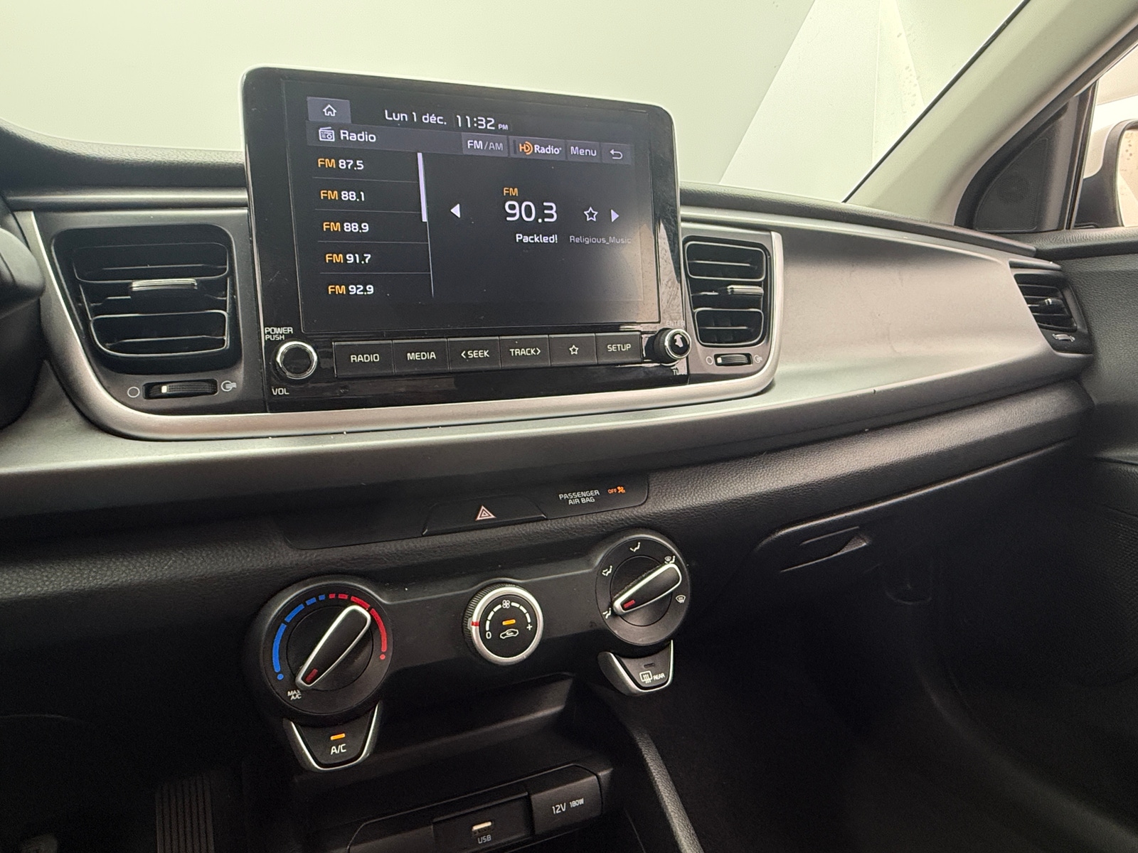 Thumbnail: 2022 Kia Rio - 4