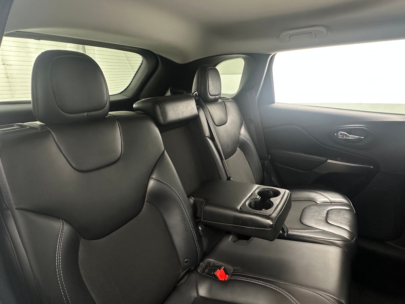 Thumbnail: 2019 Jeep Cherokee - 6